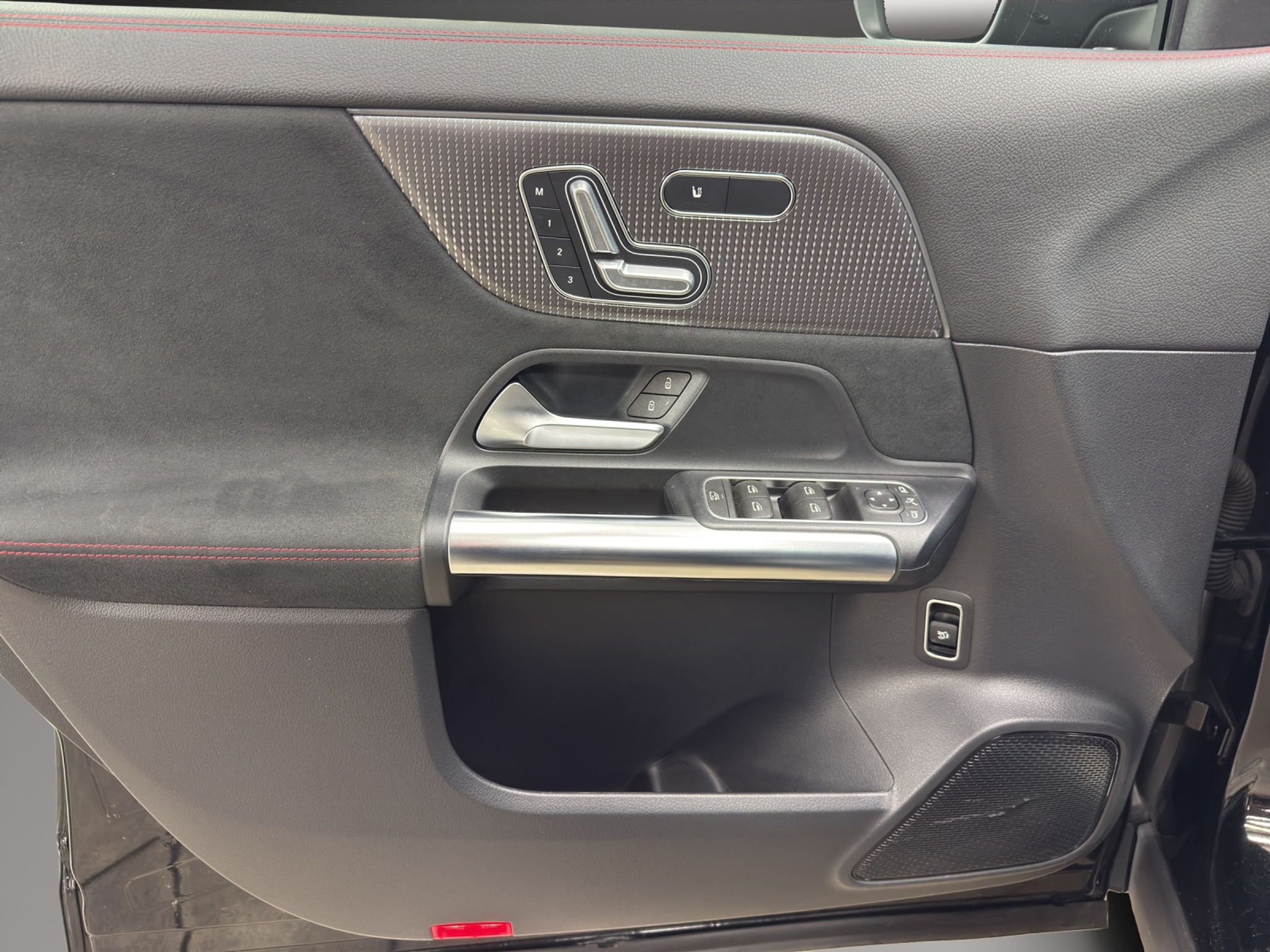 listing desktop thumbnail image 12