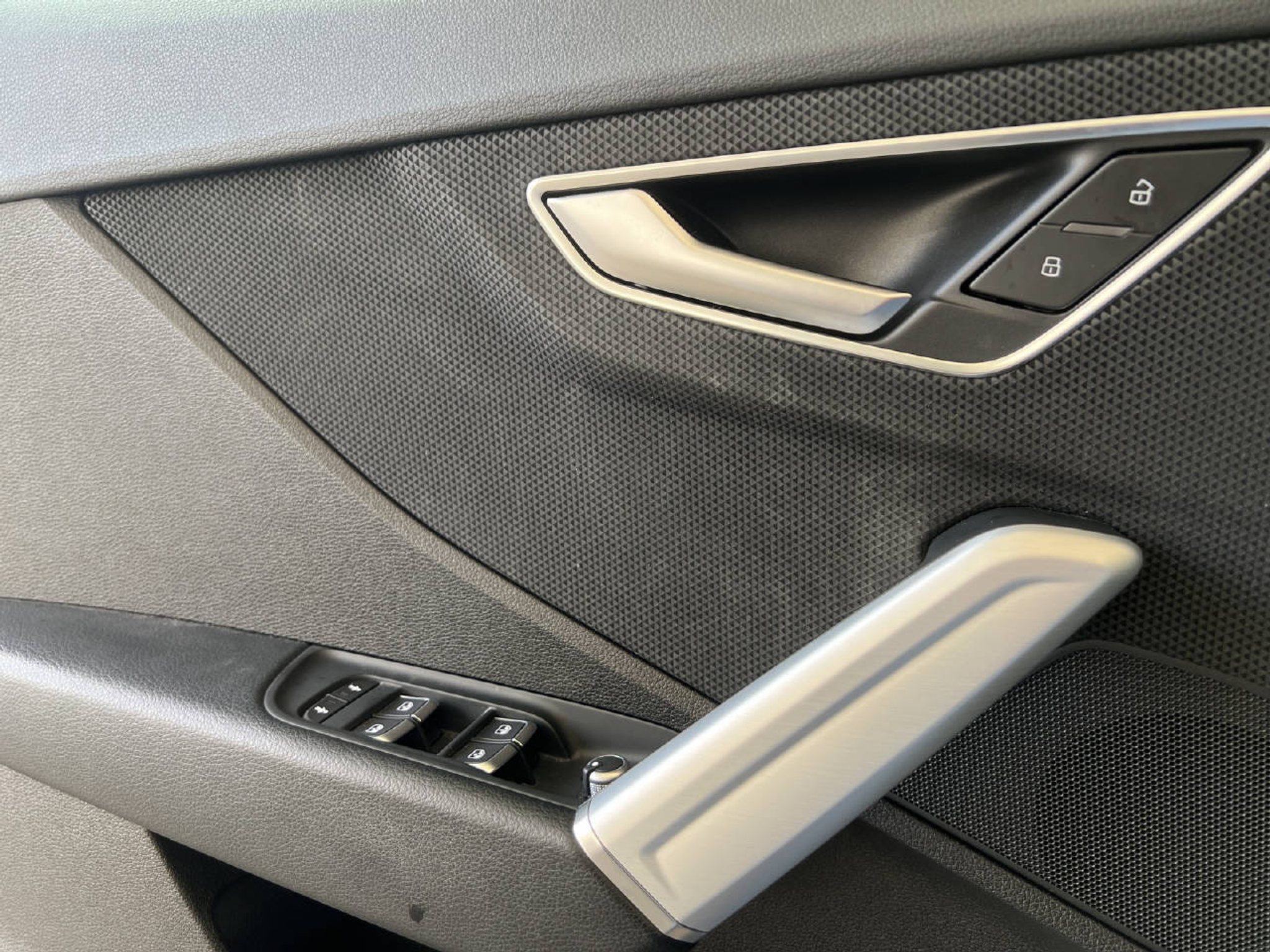 listing desktop thumbnail image 17