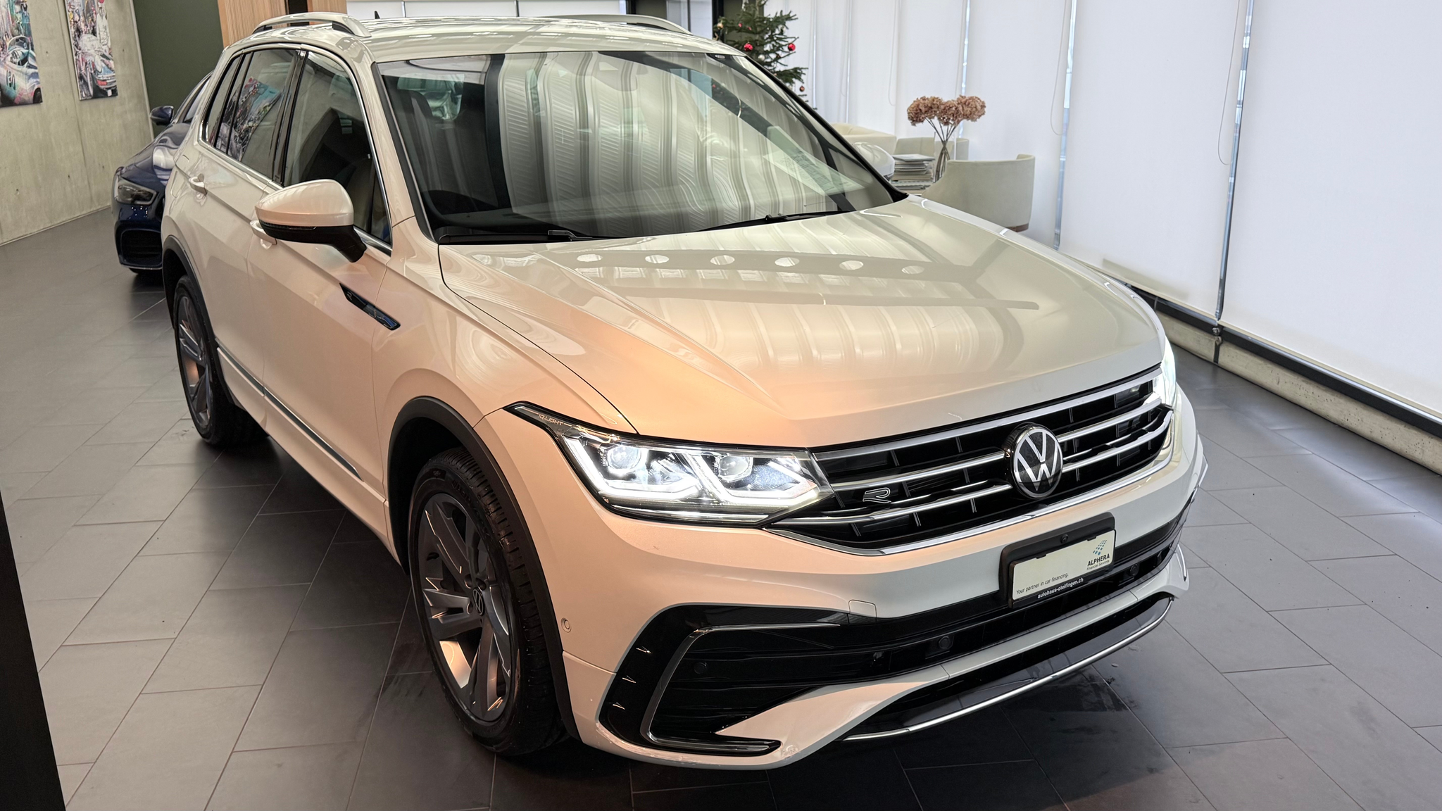 listing desktop thumbnail image 1