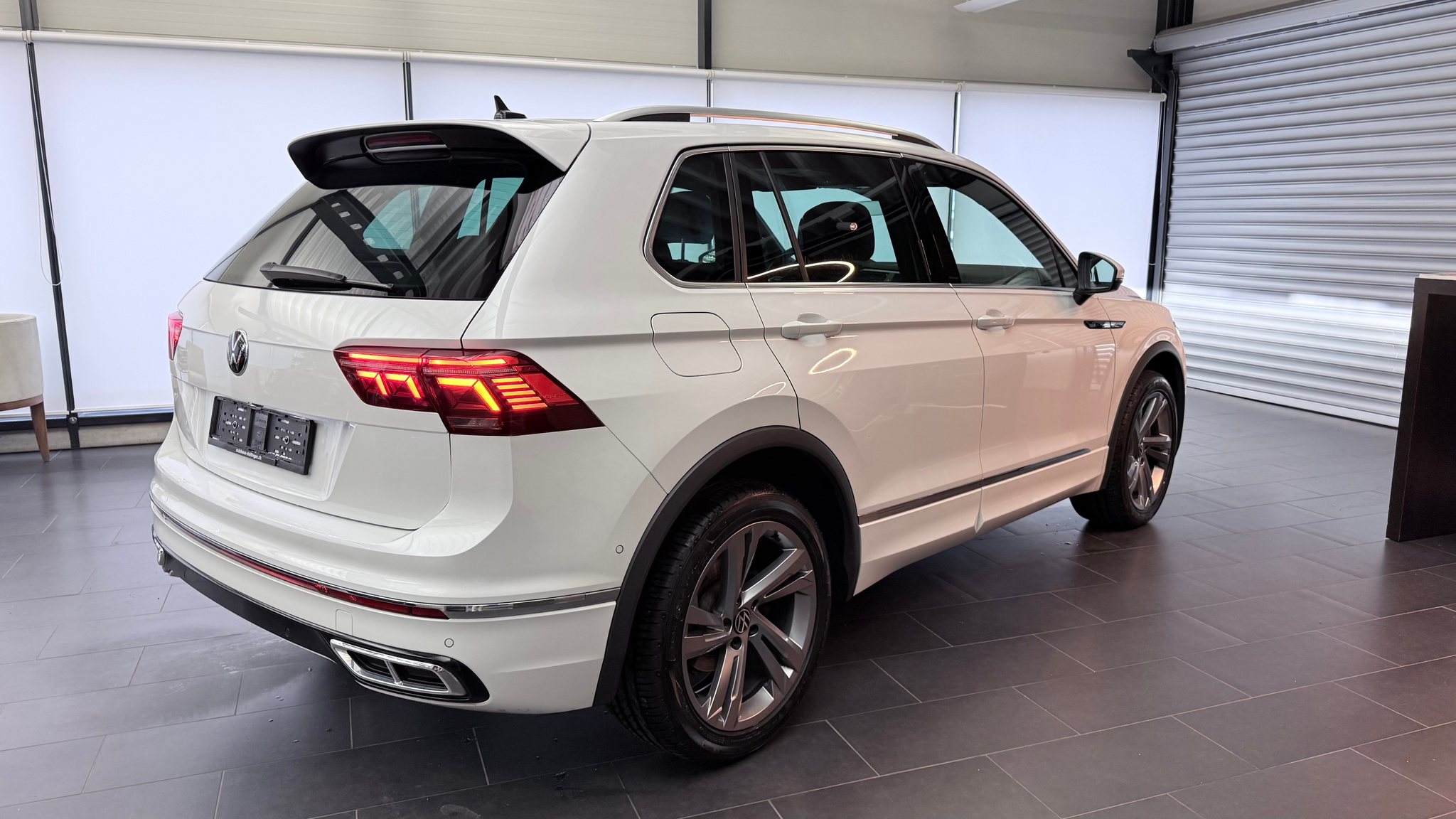 listing desktop thumbnail image 16