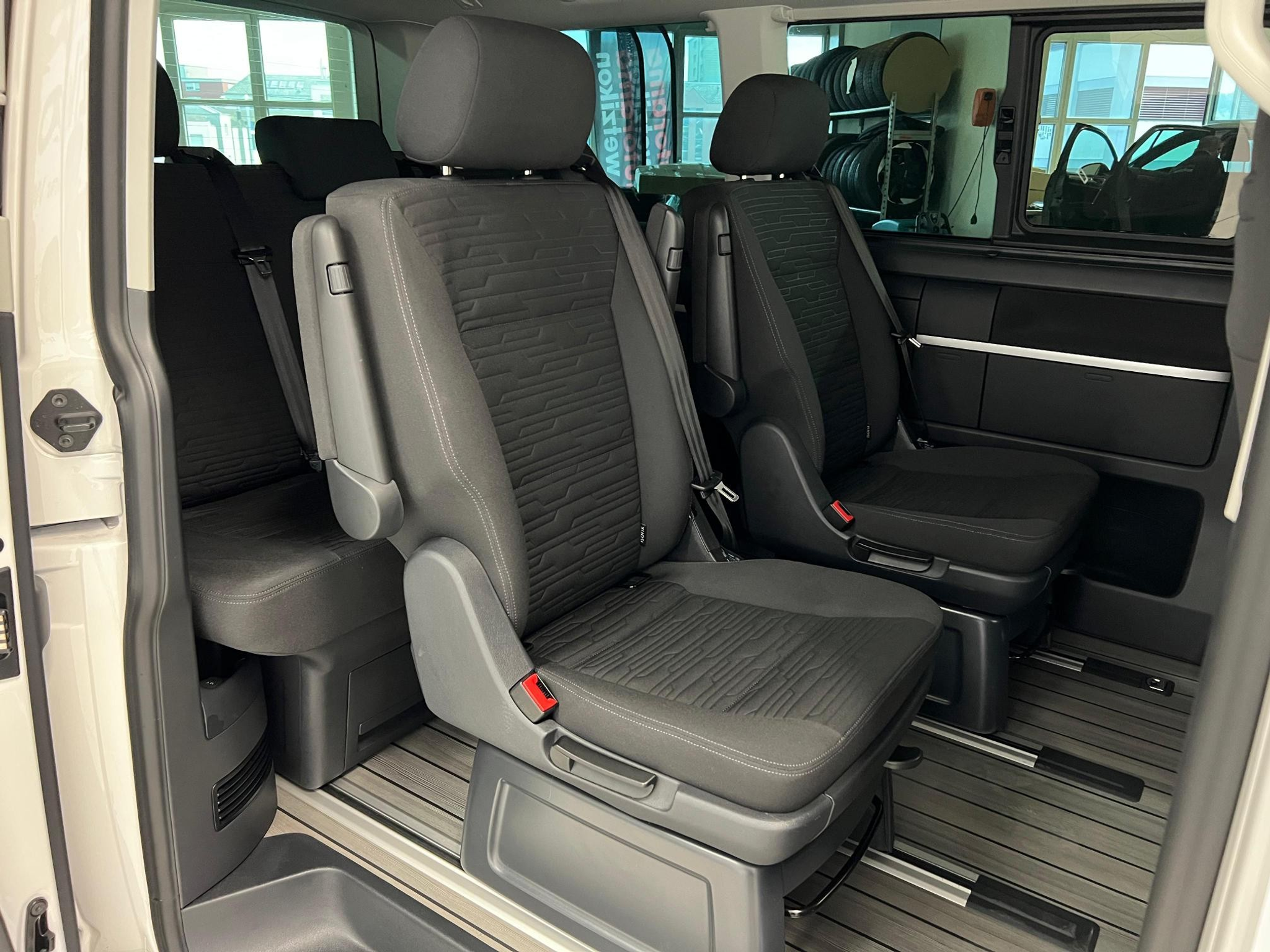 listing desktop thumbnail image 9