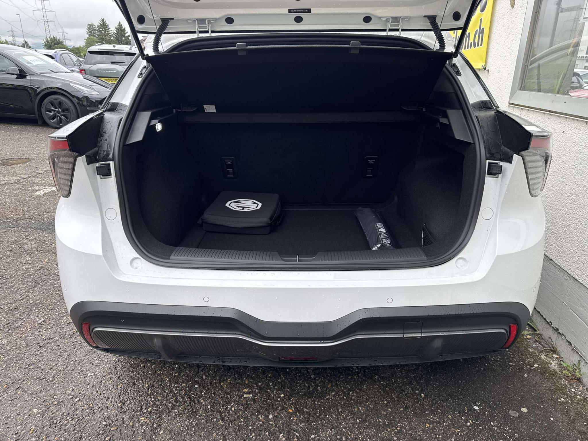 listing desktop thumbnail image 8