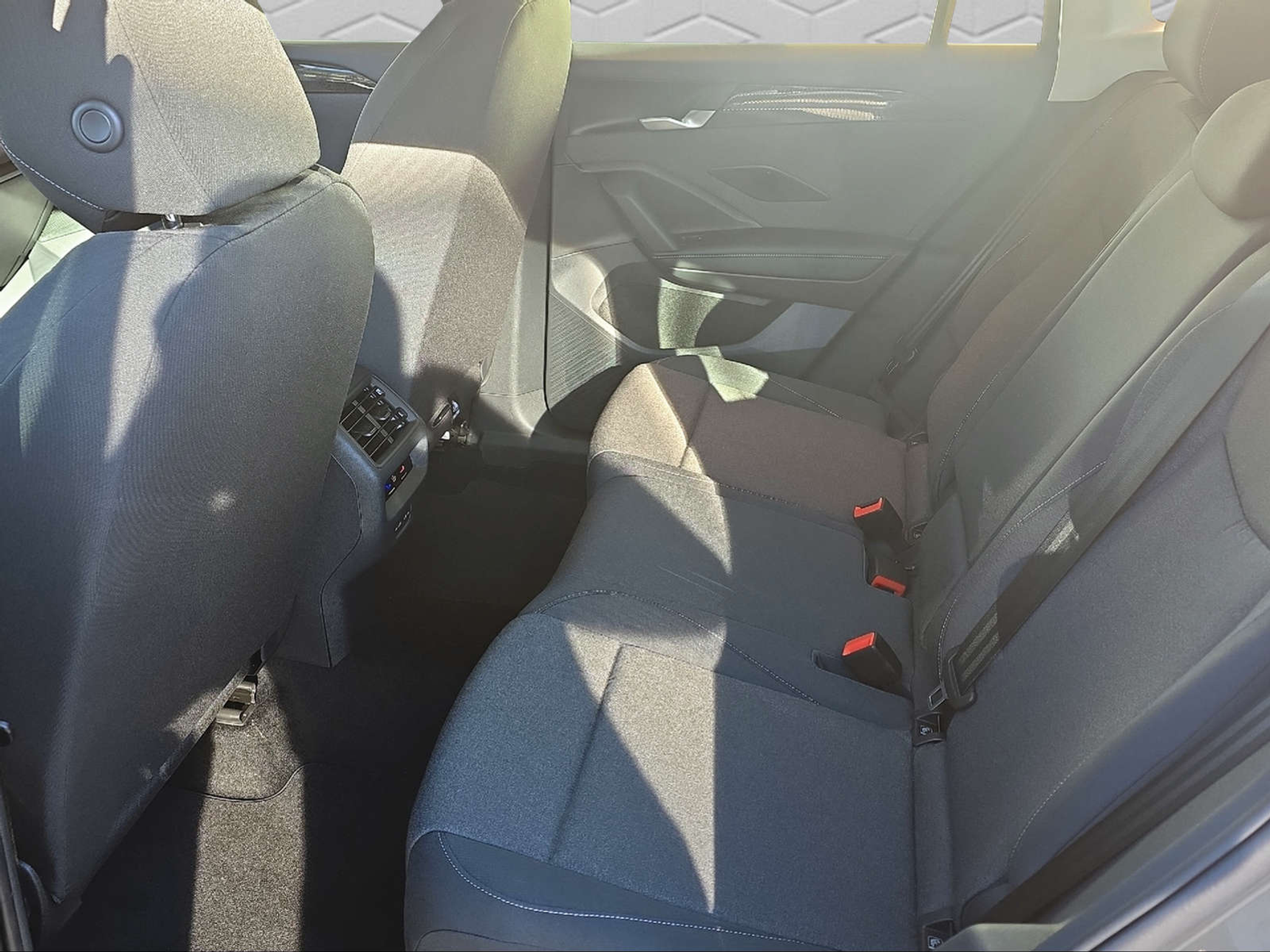 listing desktop thumbnail image 12