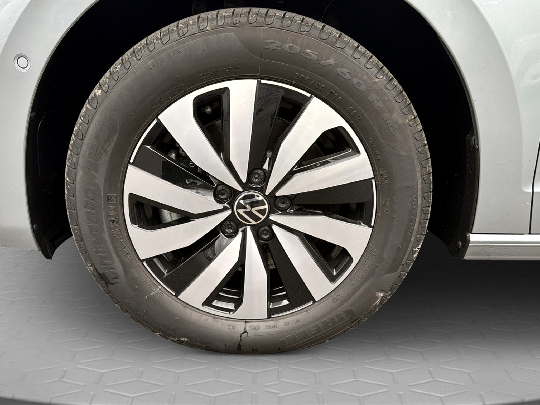 listing desktop thumbnail image 5