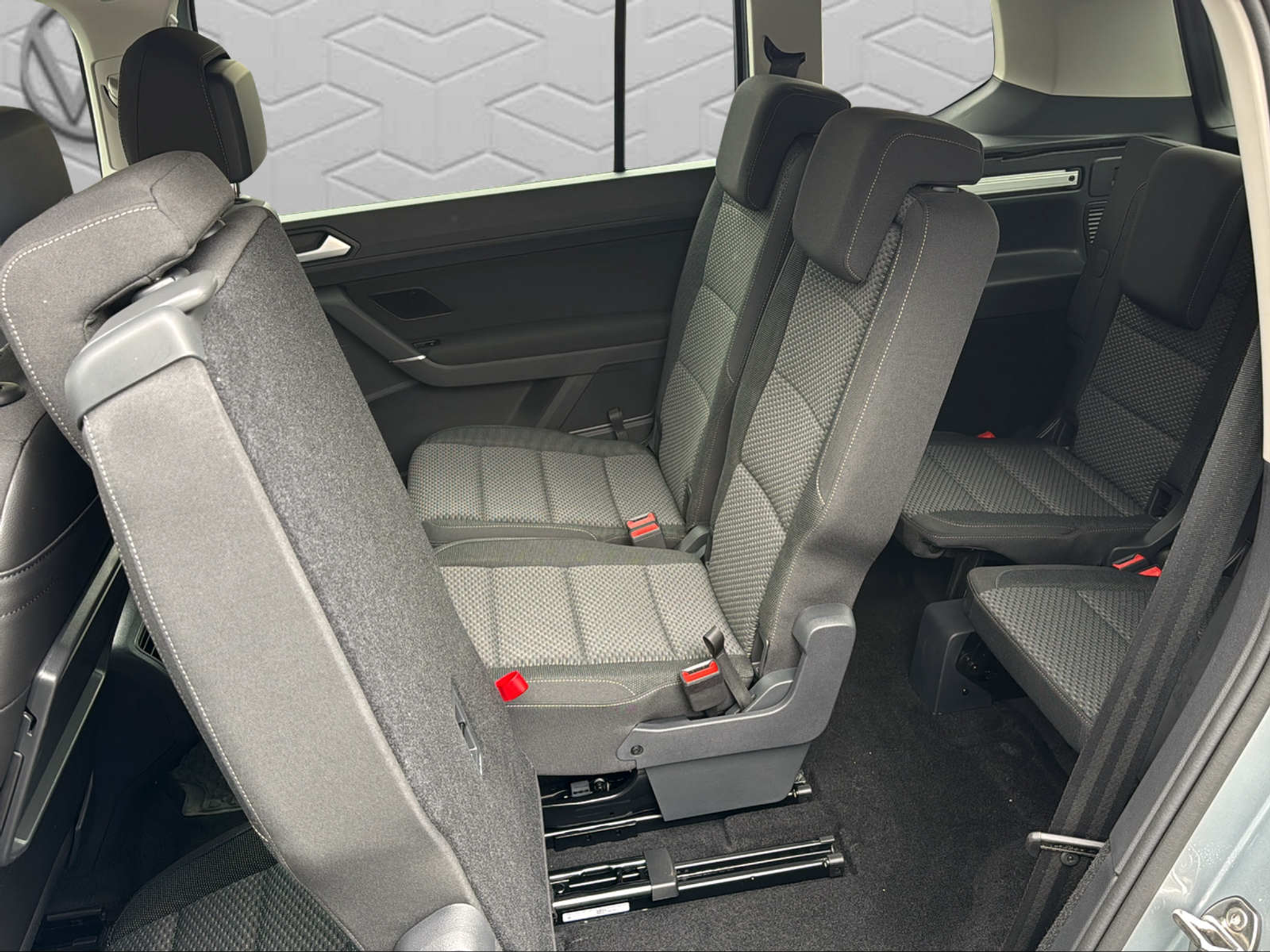 listing desktop thumbnail image 9