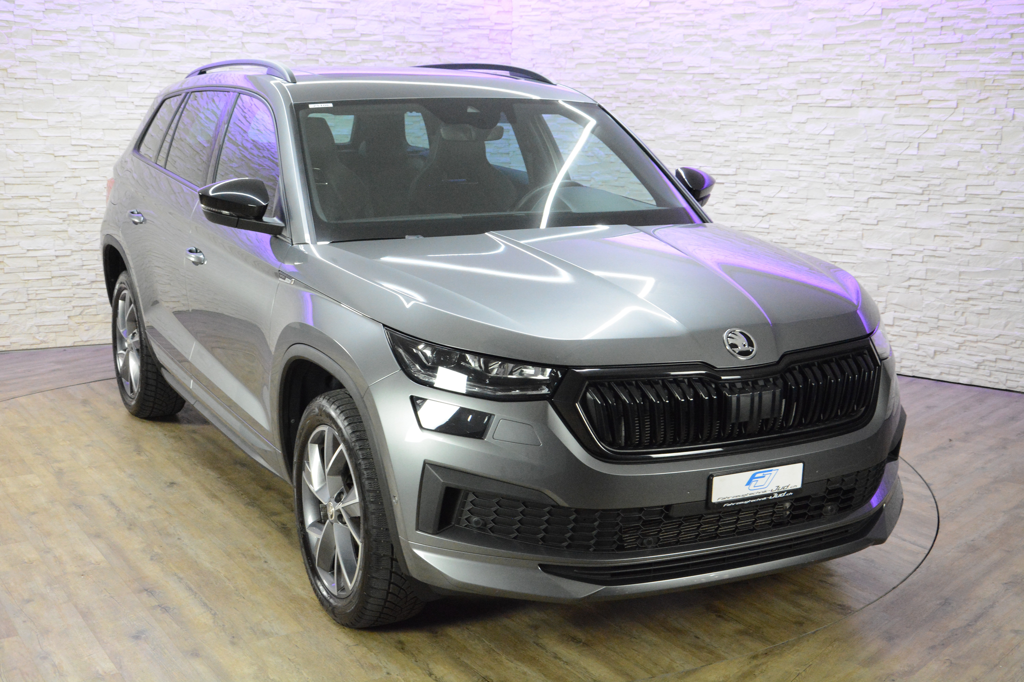 listing desktop thumbnail image 7