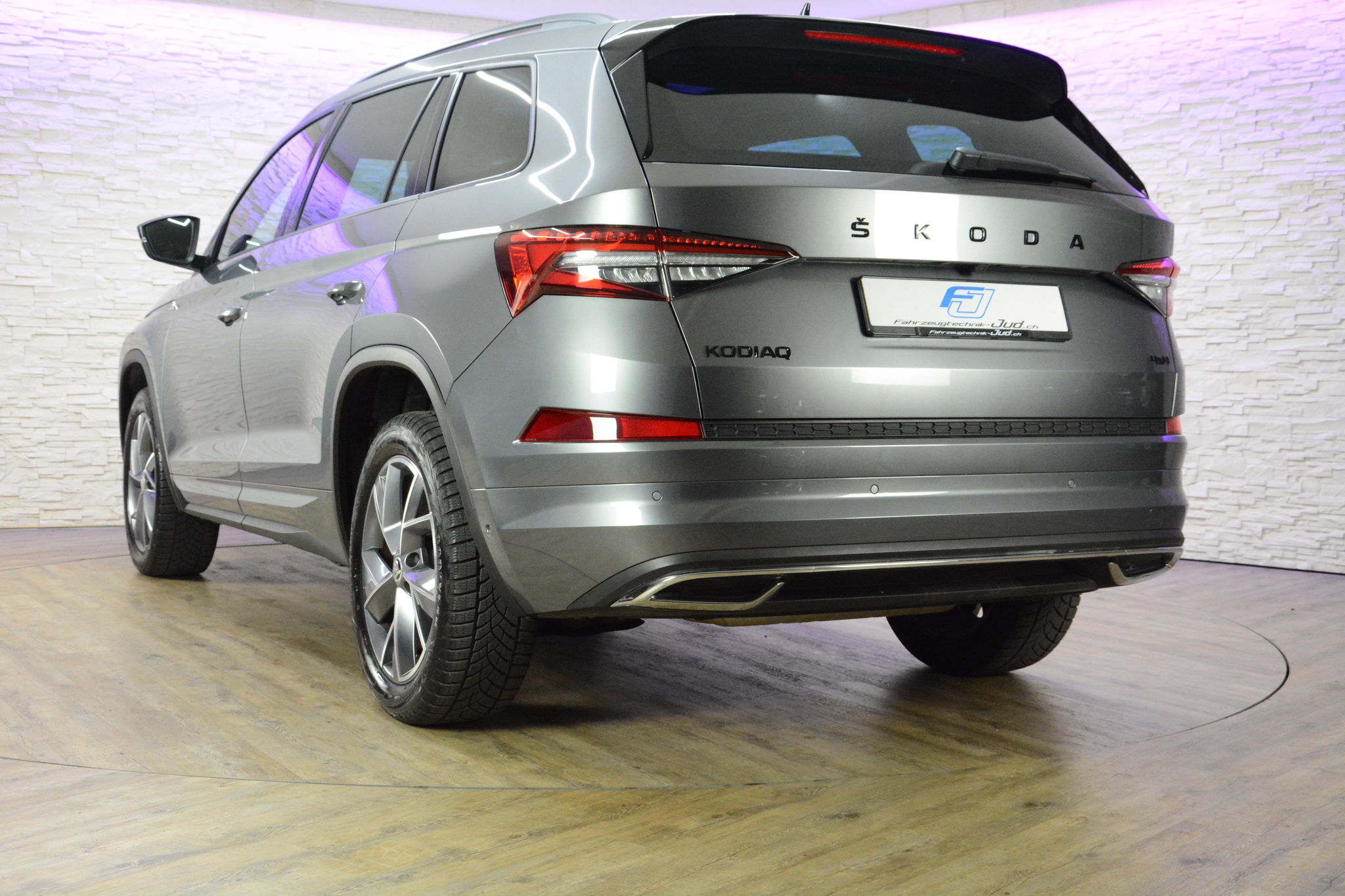 listing desktop thumbnail image 5