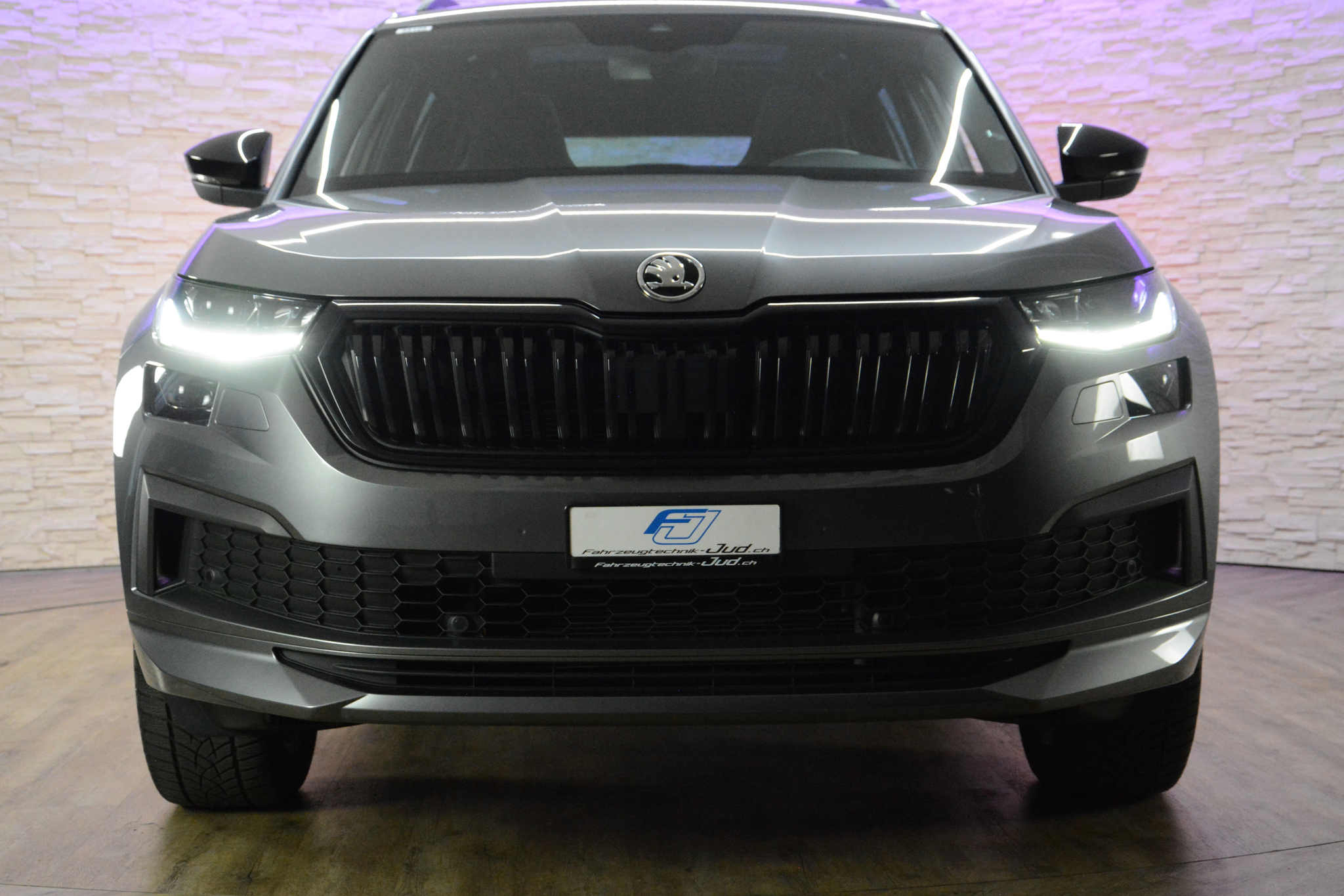 listing desktop thumbnail image 23