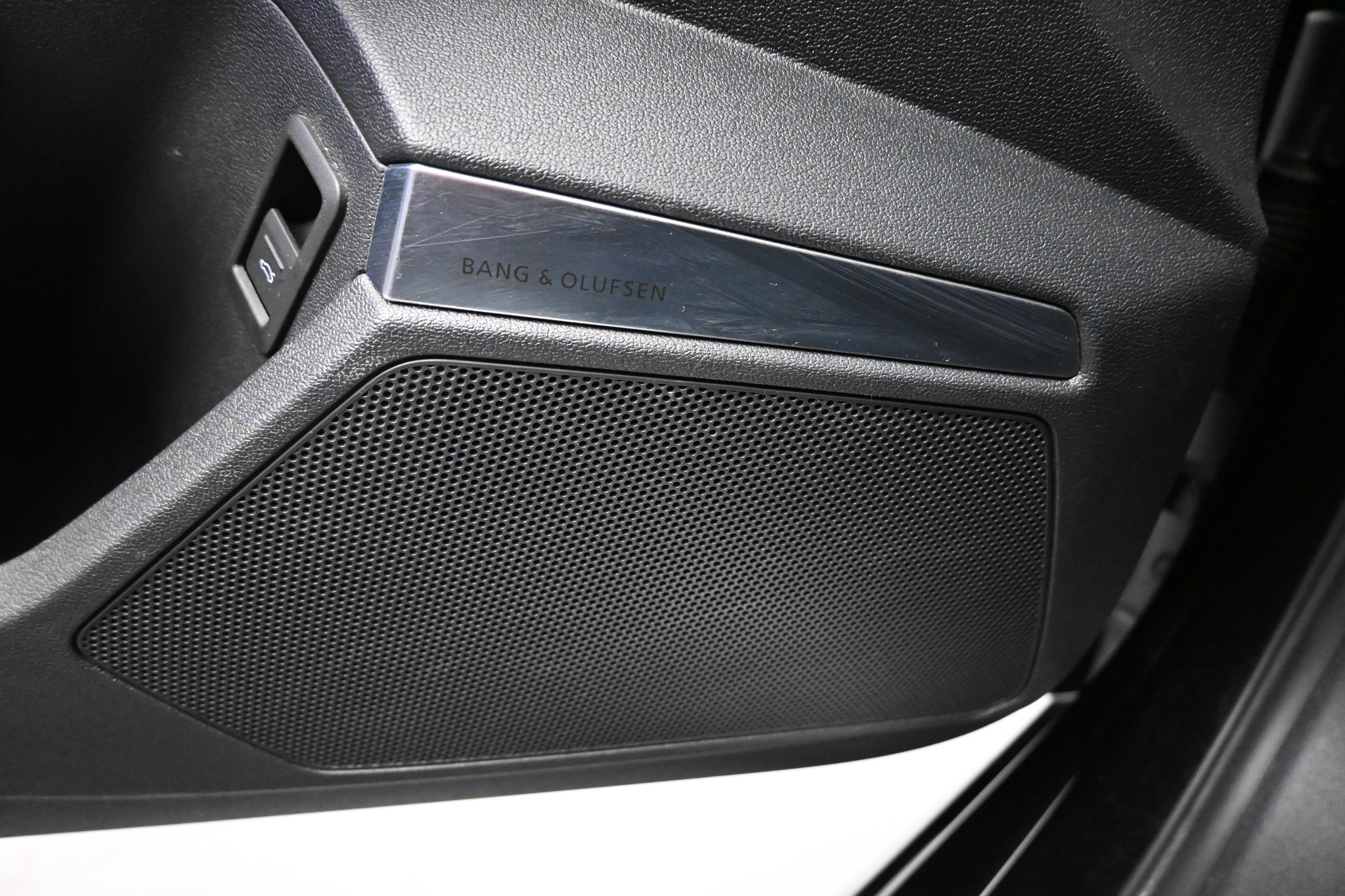 listing desktop thumbnail image 16