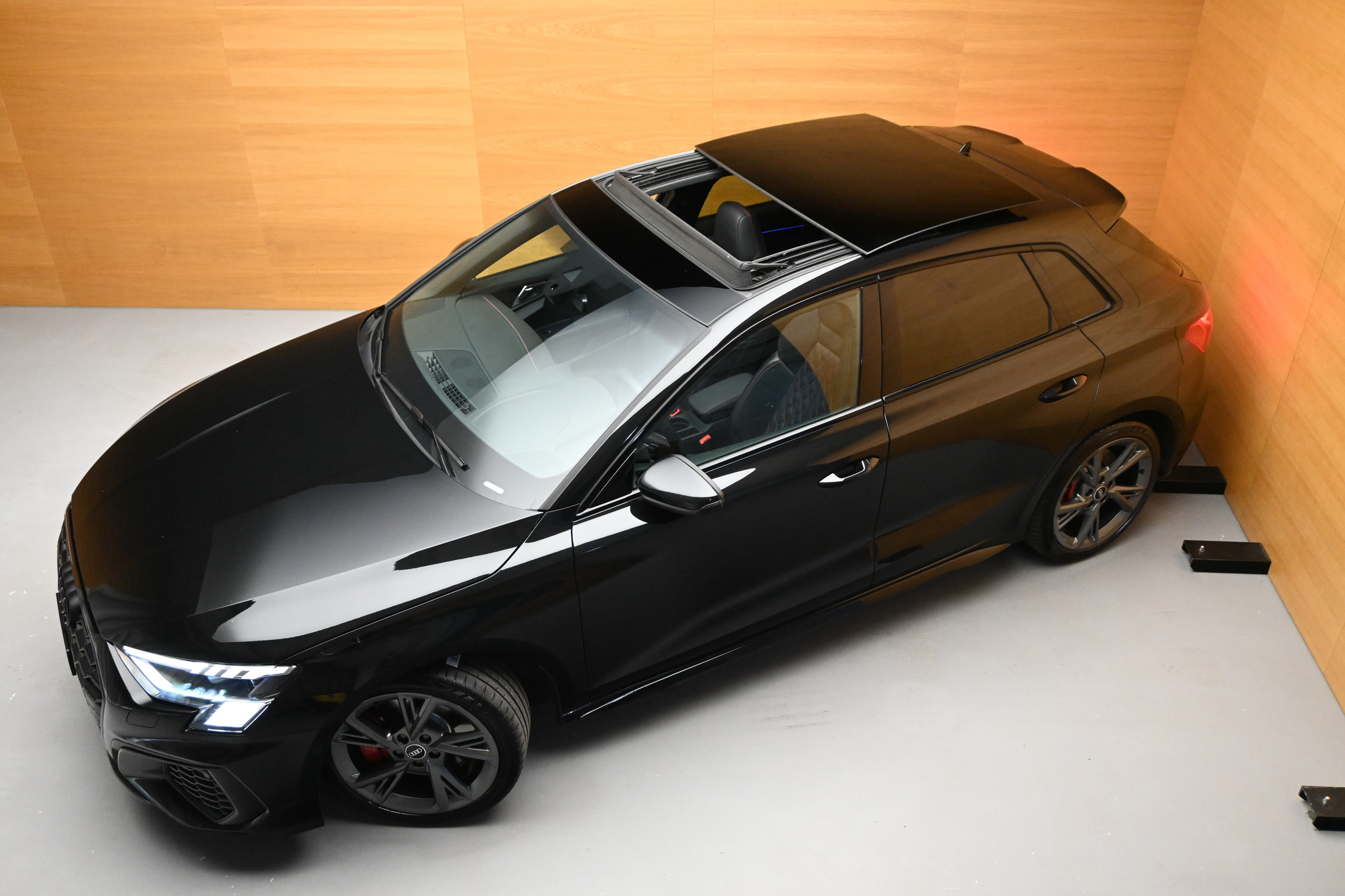 listing desktop thumbnail image 1