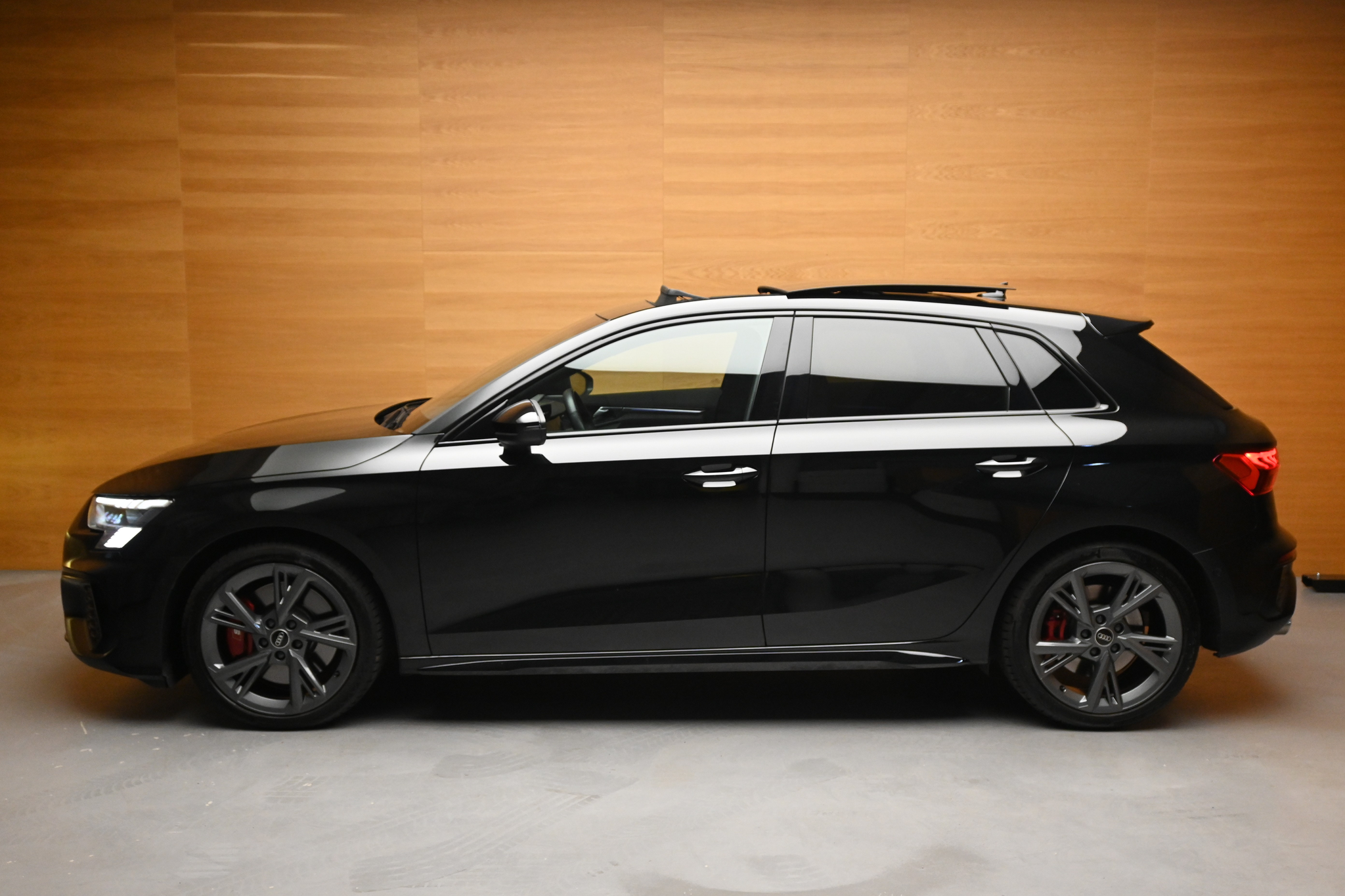 listing desktop thumbnail image 3