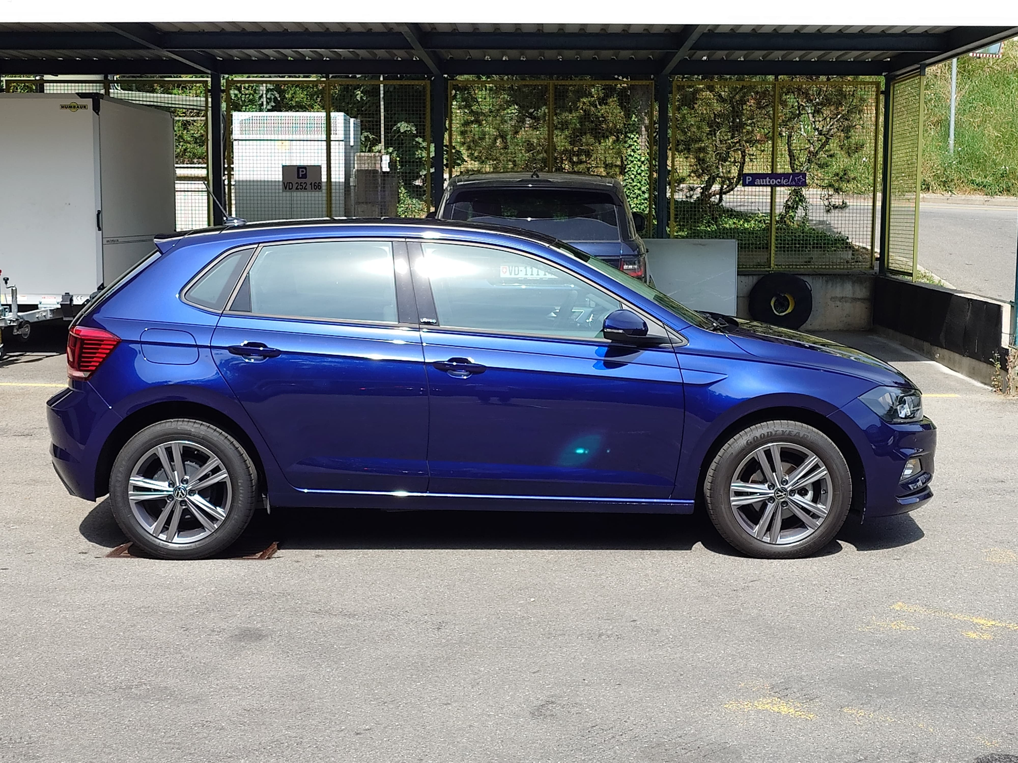 listing desktop thumbnail image 3