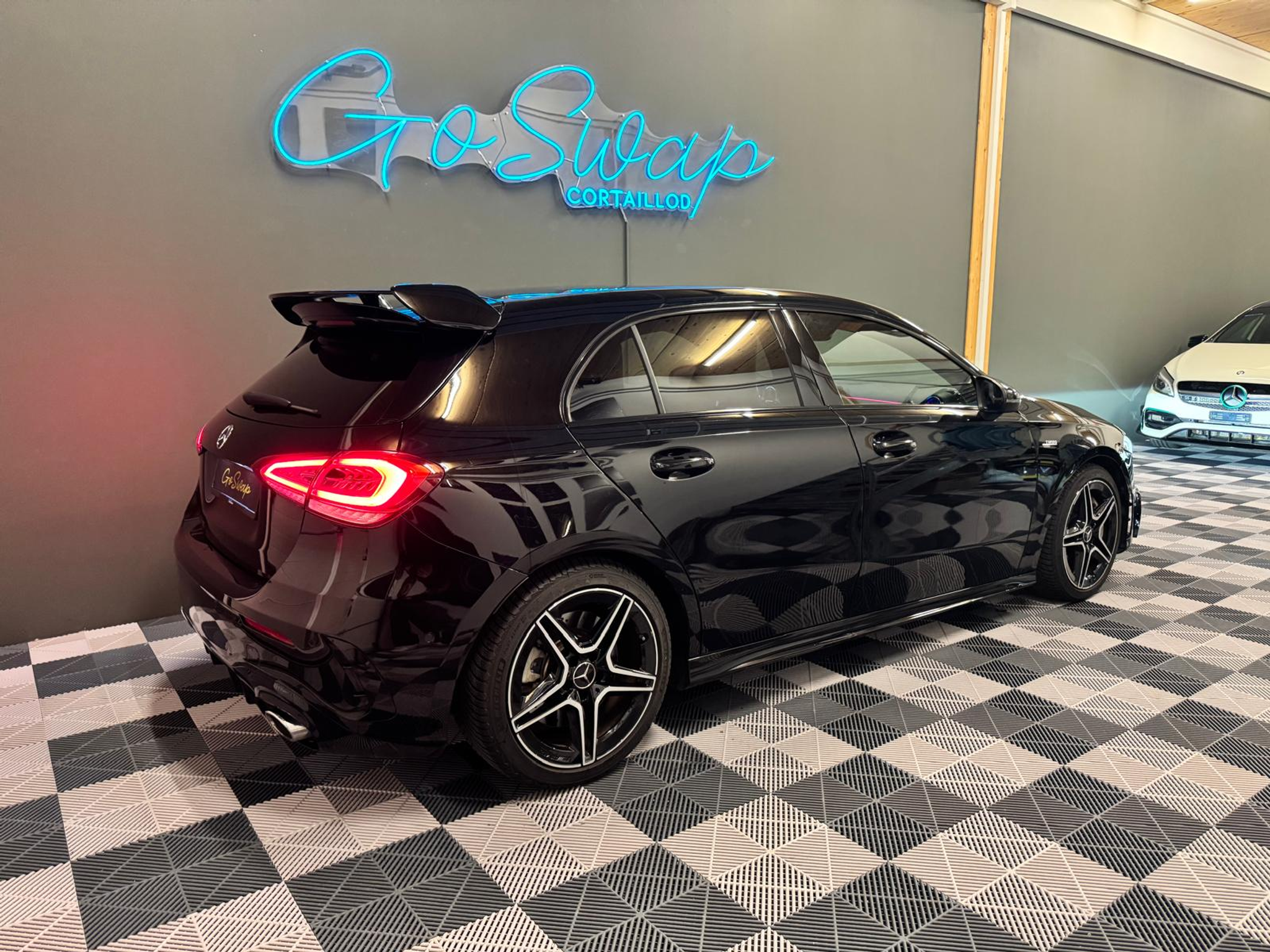 listing desktop thumbnail image 5