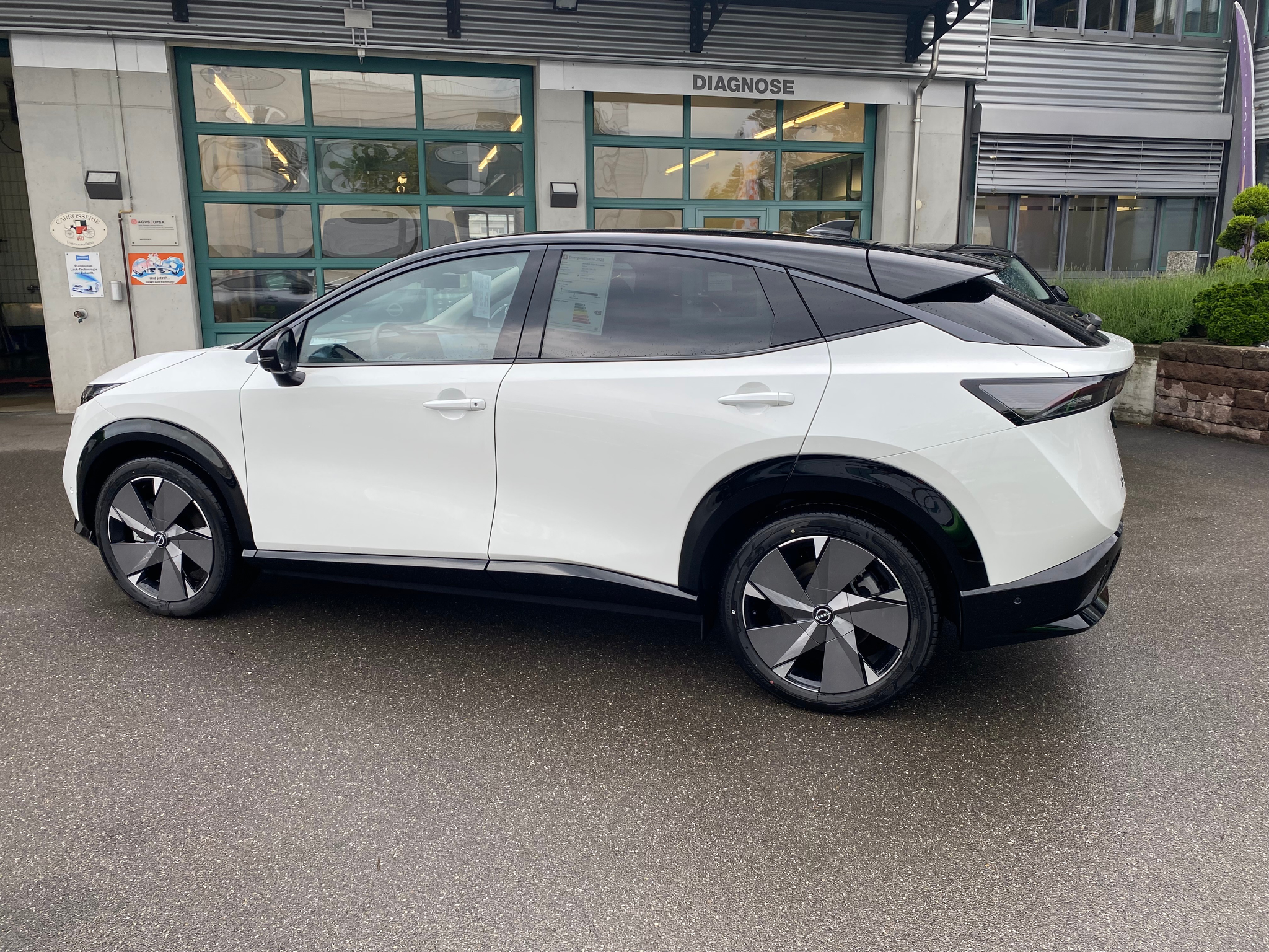 listing desktop thumbnail image 8