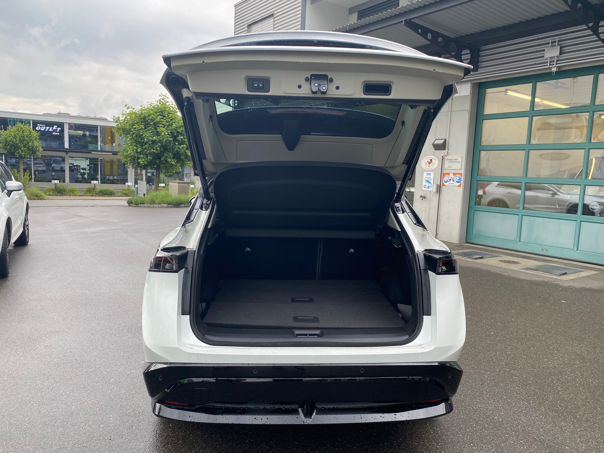 listing desktop thumbnail image 15