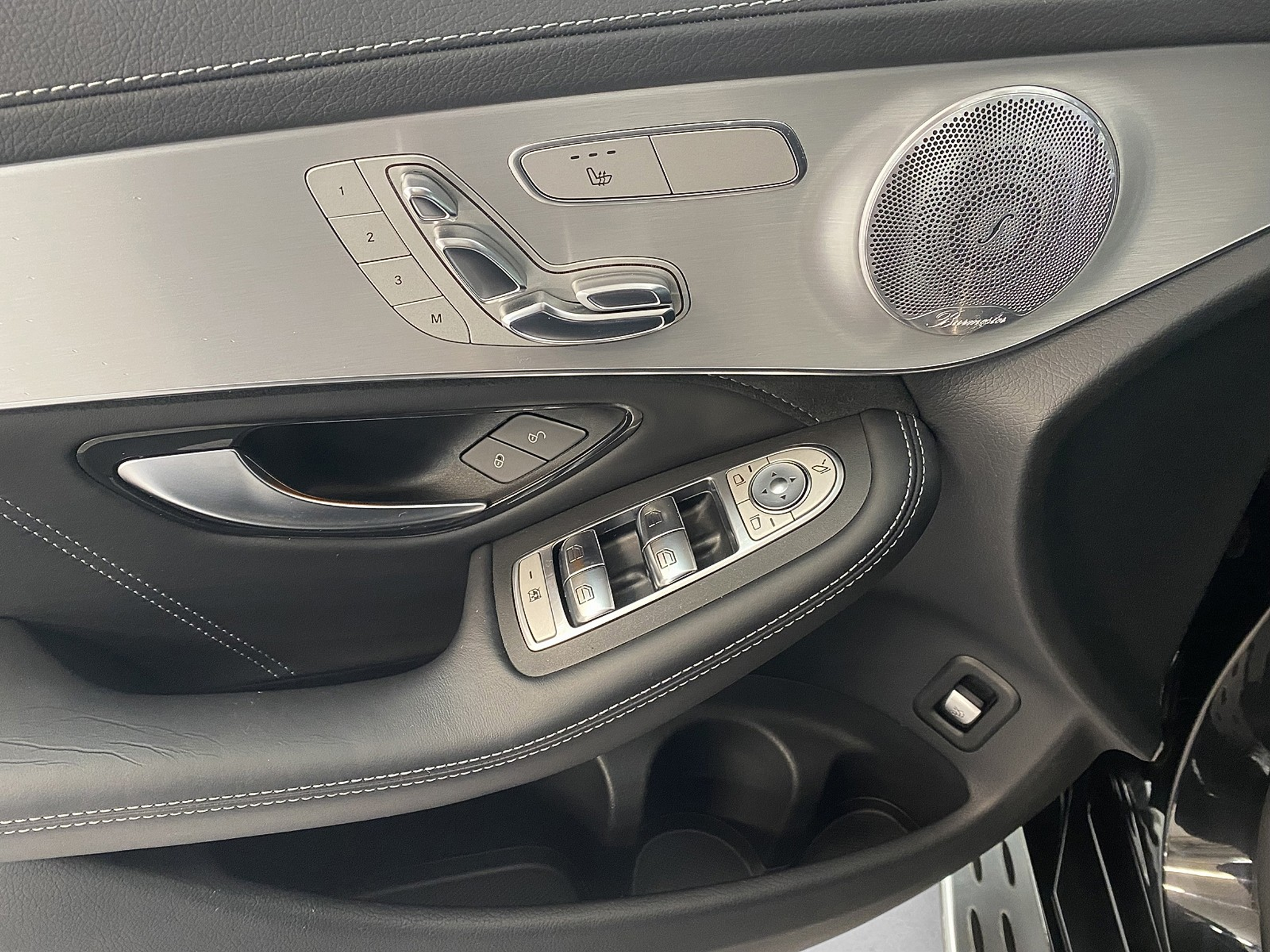 listing desktop thumbnail image 10