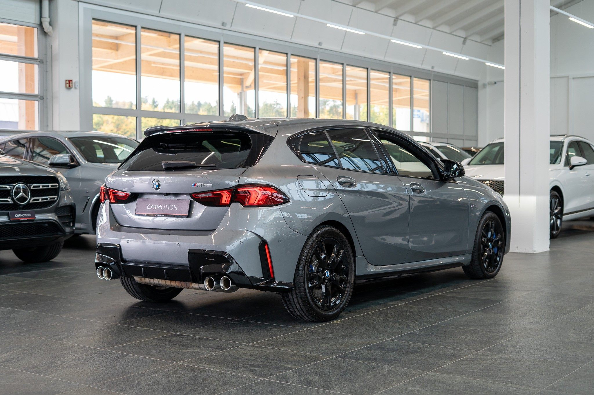 listing desktop thumbnail image 3