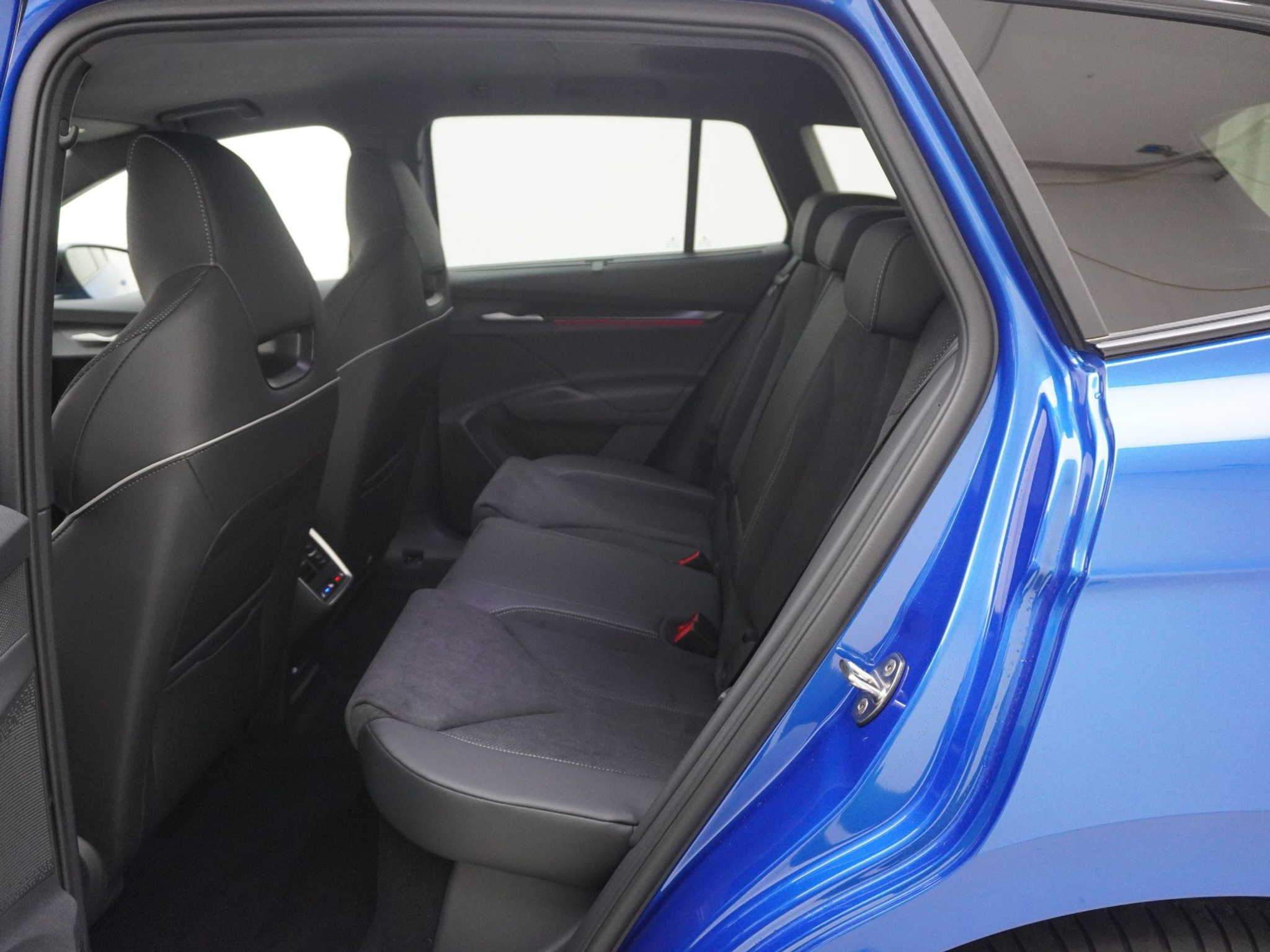 listing desktop thumbnail image 14