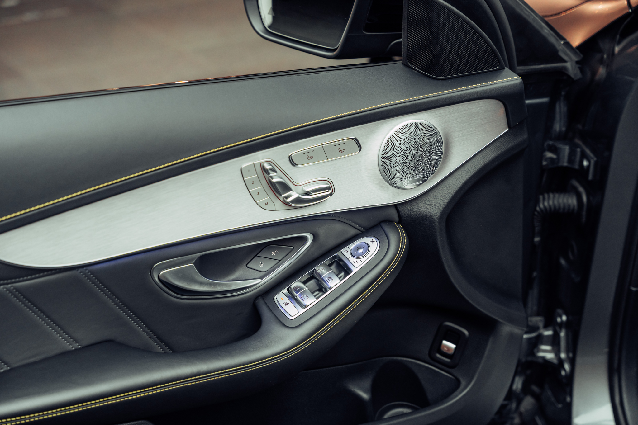 listing desktop thumbnail image 11