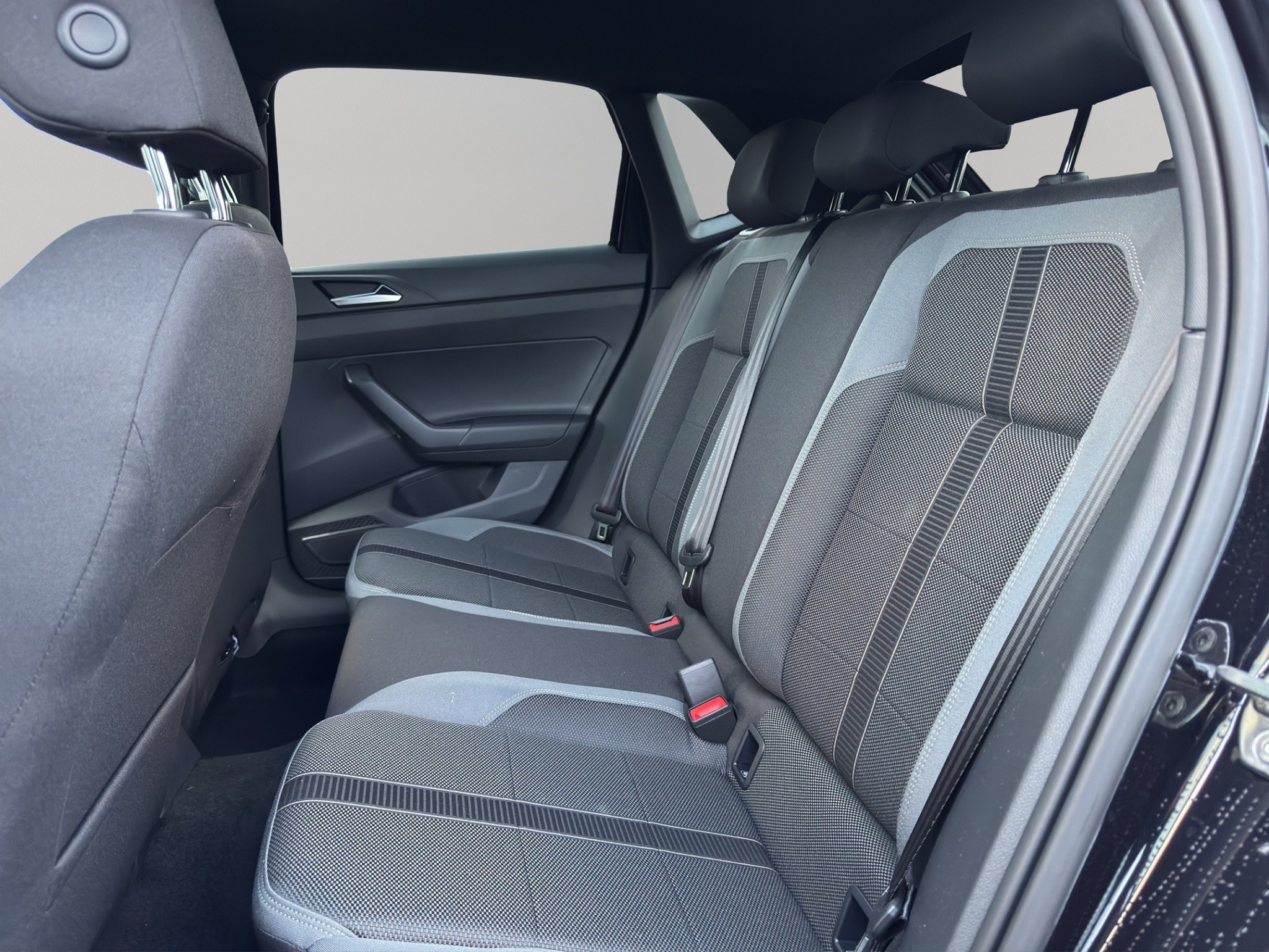 listing desktop thumbnail image 10