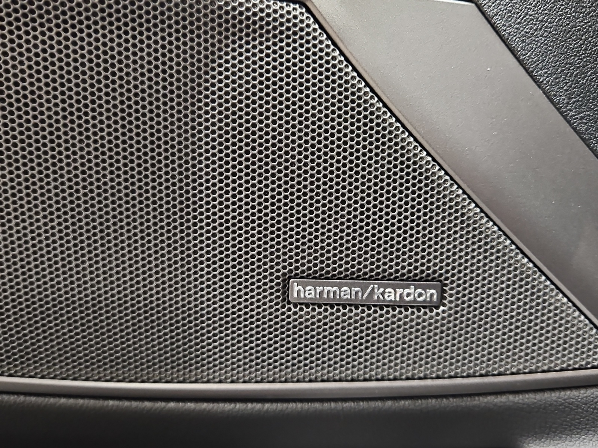 listing desktop thumbnail image 18