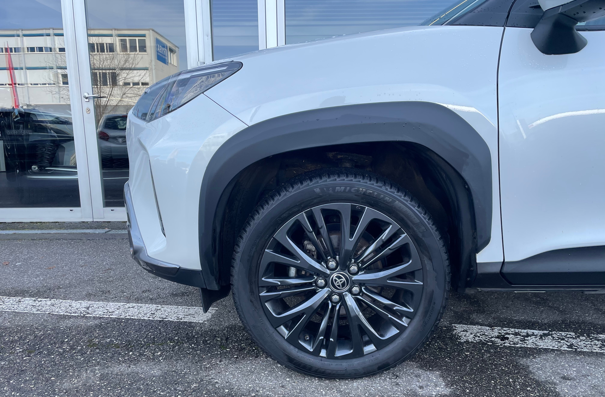 listing desktop thumbnail image 5