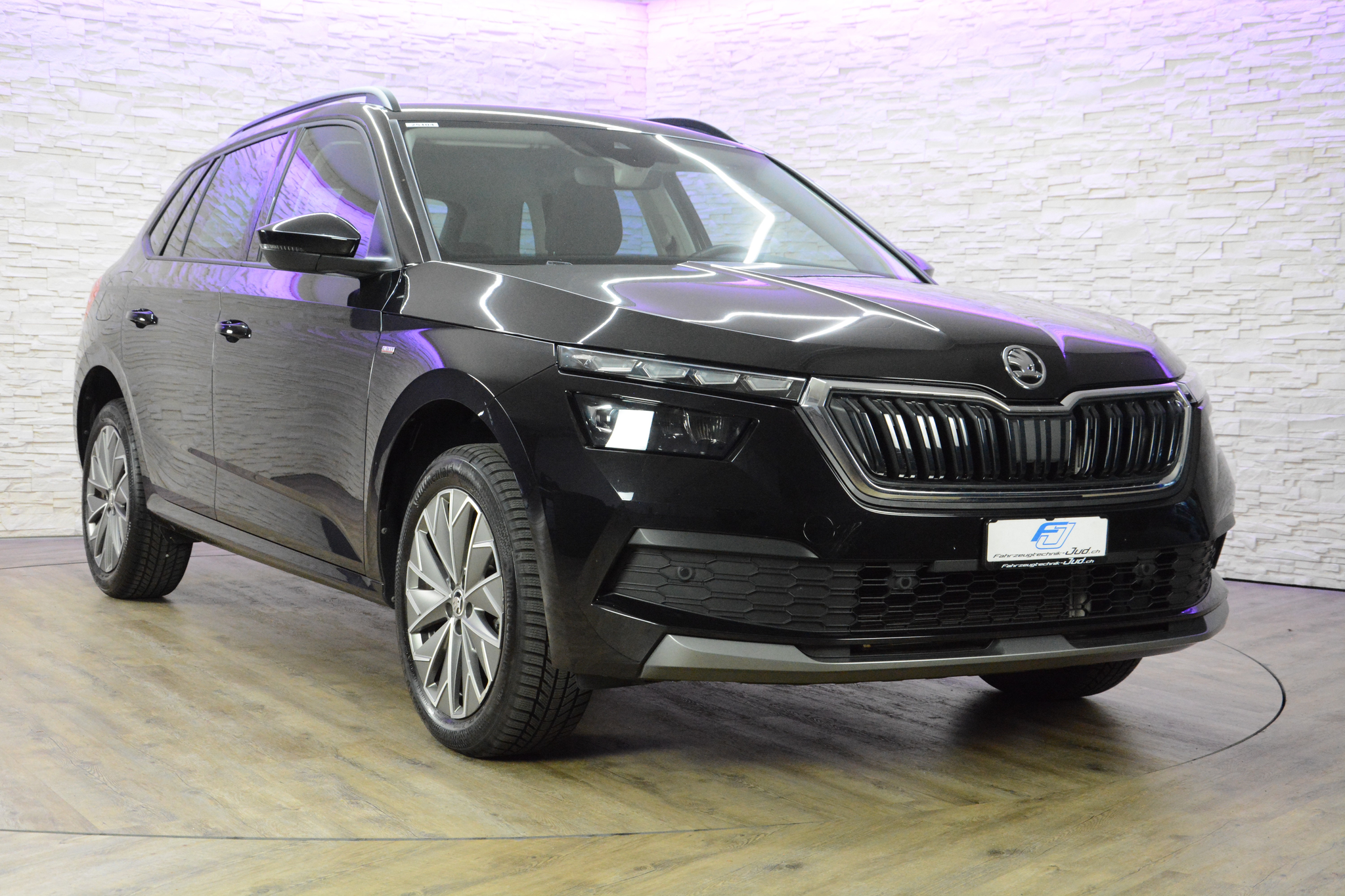 listing desktop thumbnail image 1