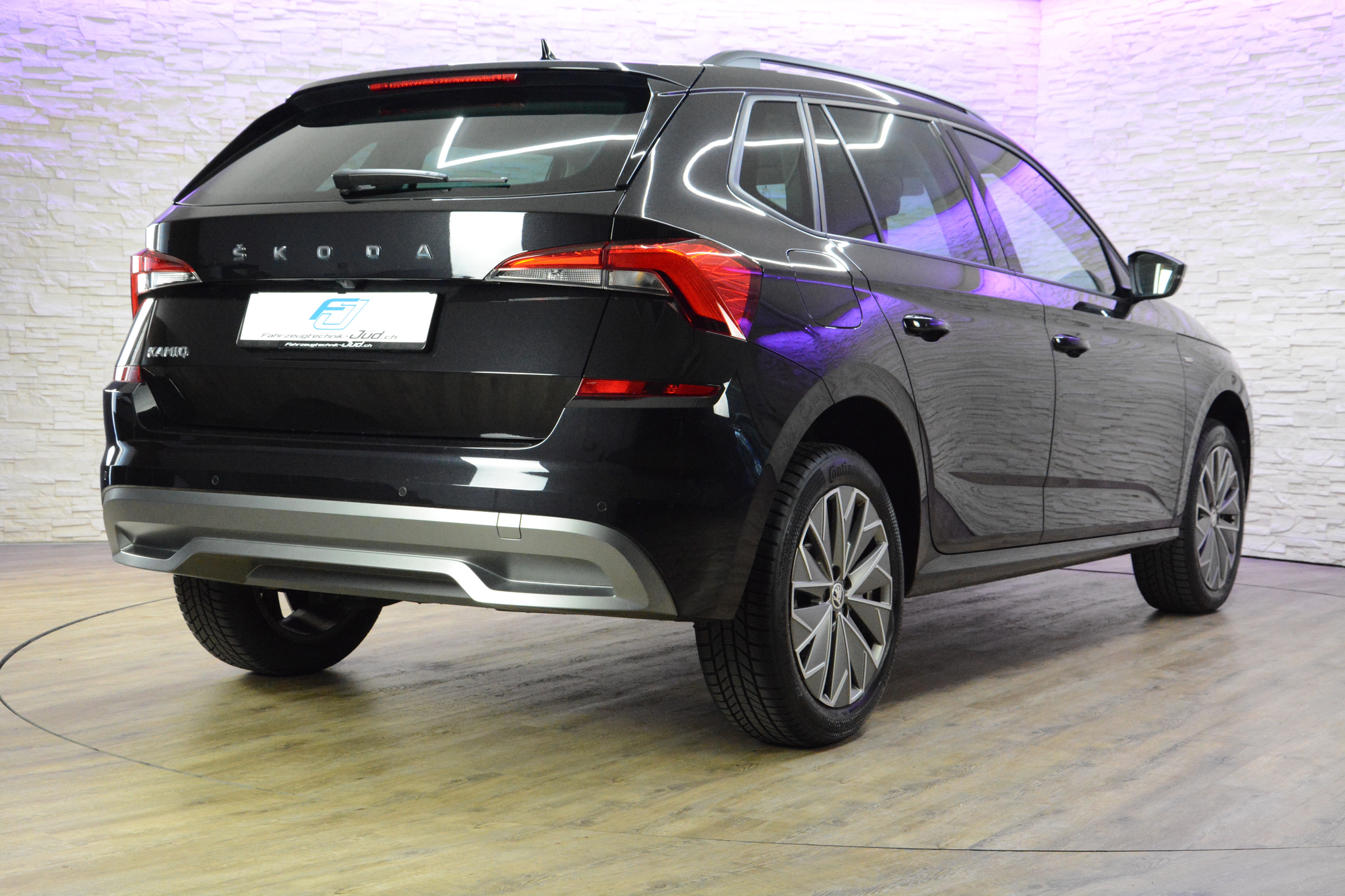 listing desktop thumbnail image 4