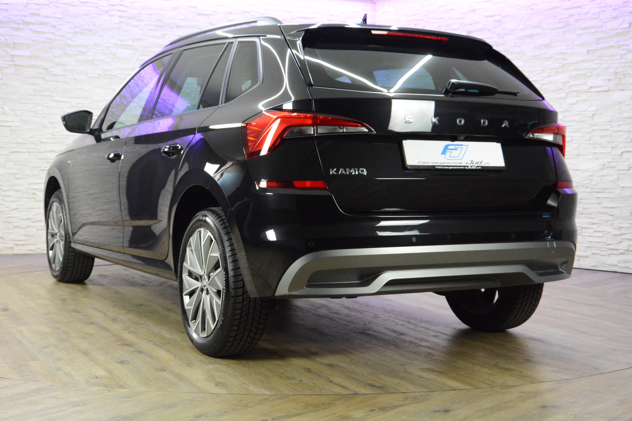 listing desktop thumbnail image 5