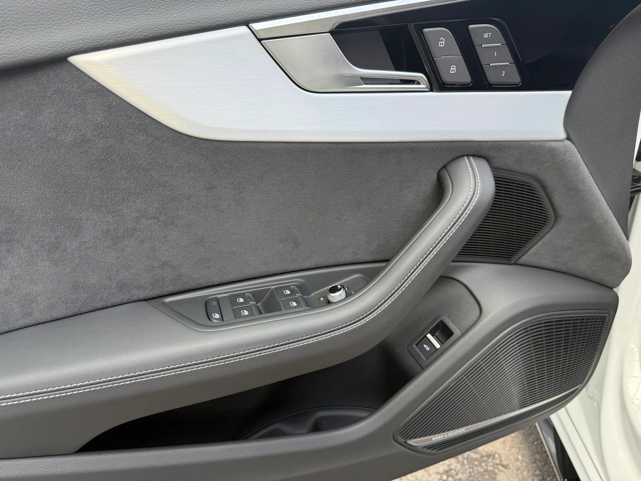 listing desktop thumbnail image 9