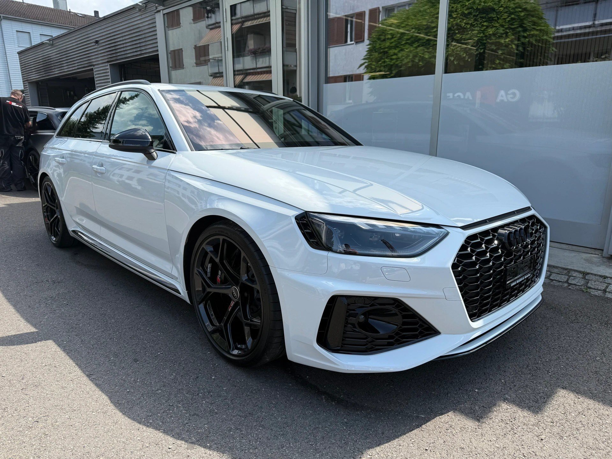 listing desktop thumbnail image 2