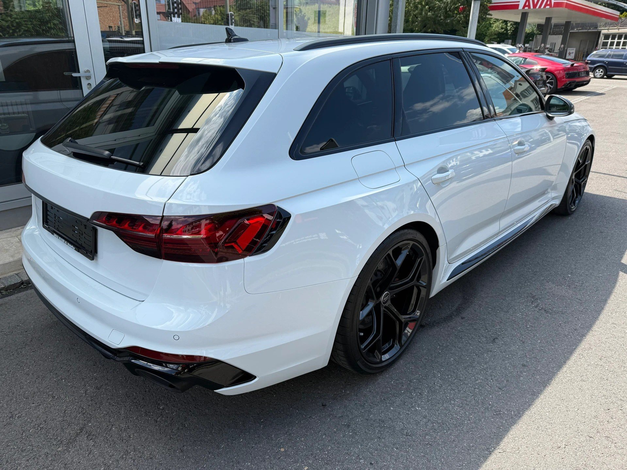 listing desktop thumbnail image 3