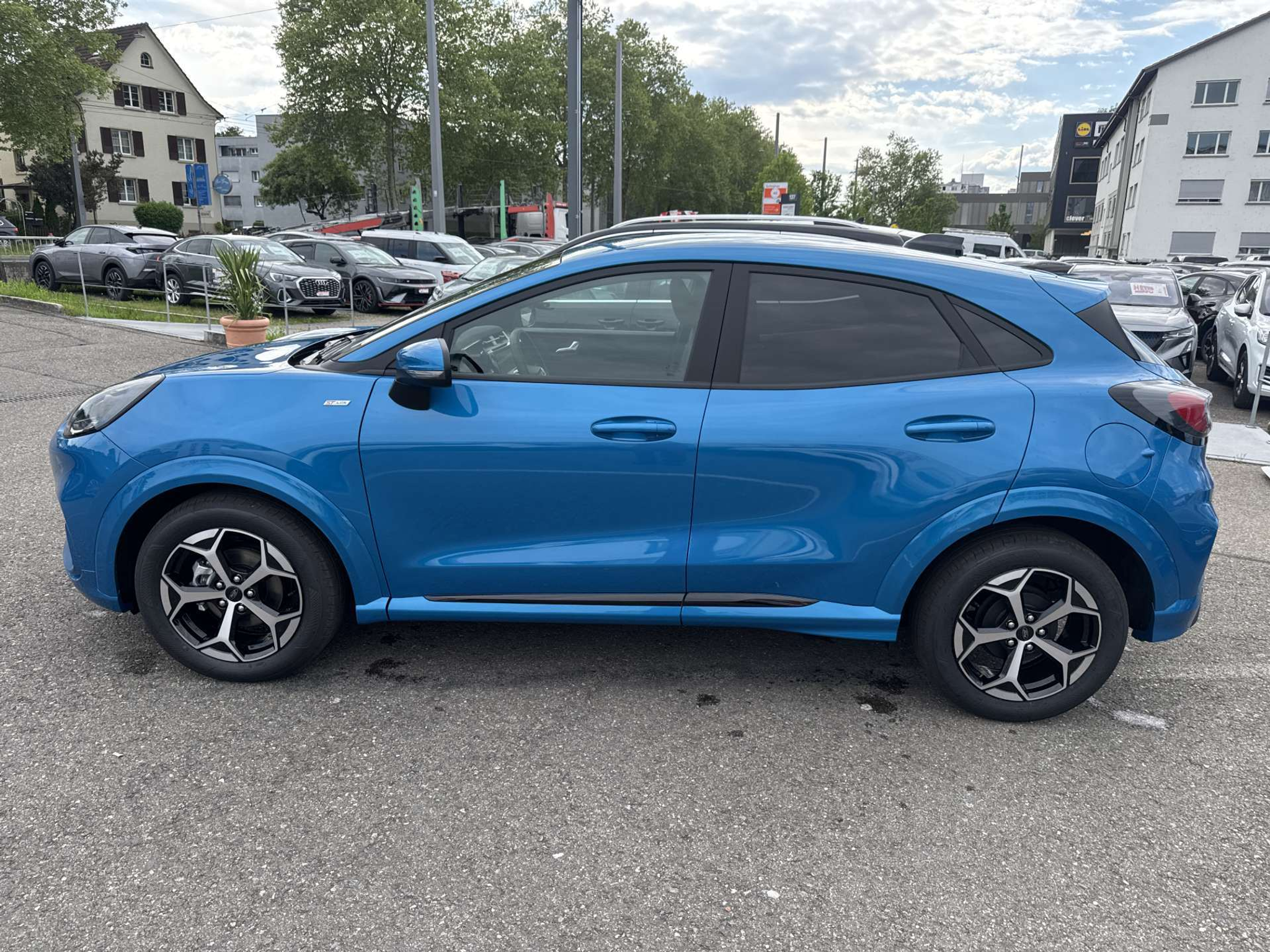 listing desktop thumbnail image 10