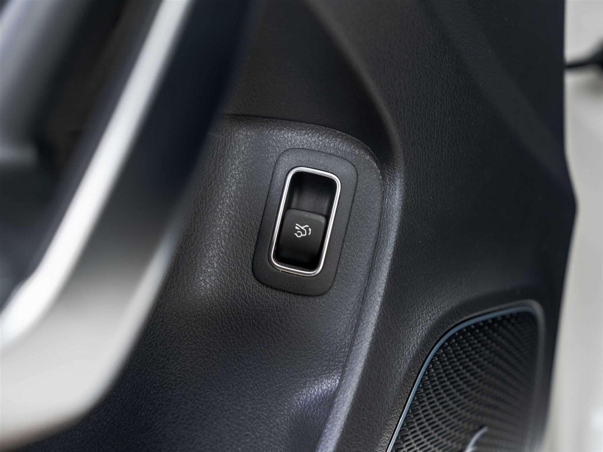 listing desktop thumbnail image 22