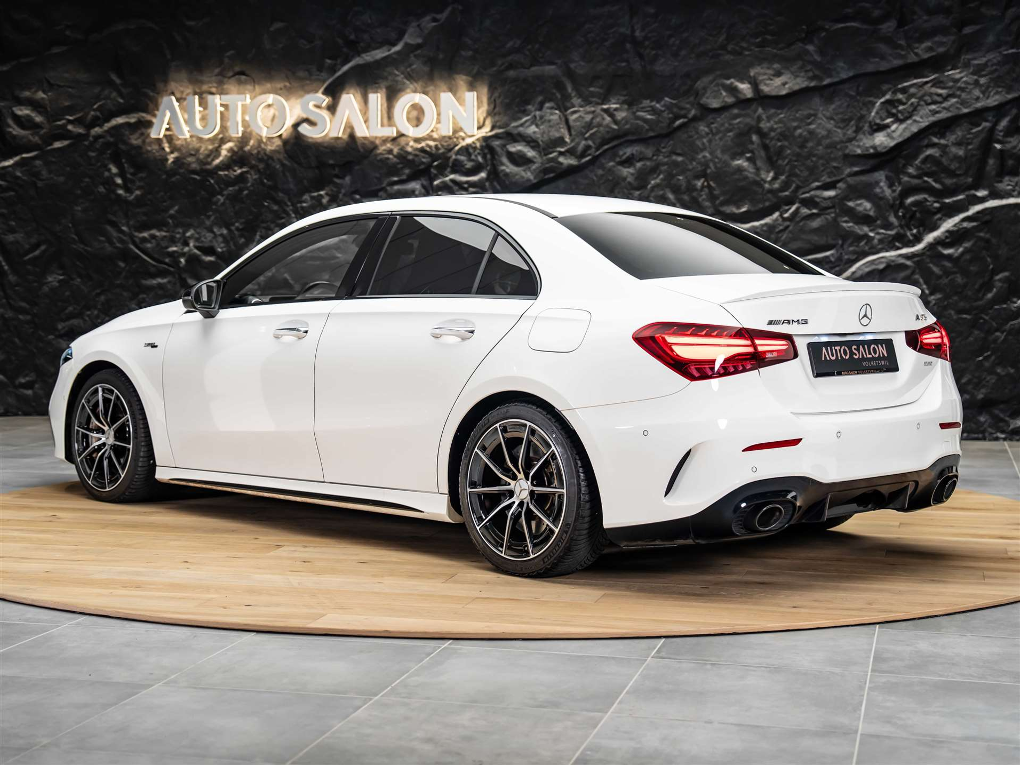 listing desktop thumbnail image 2