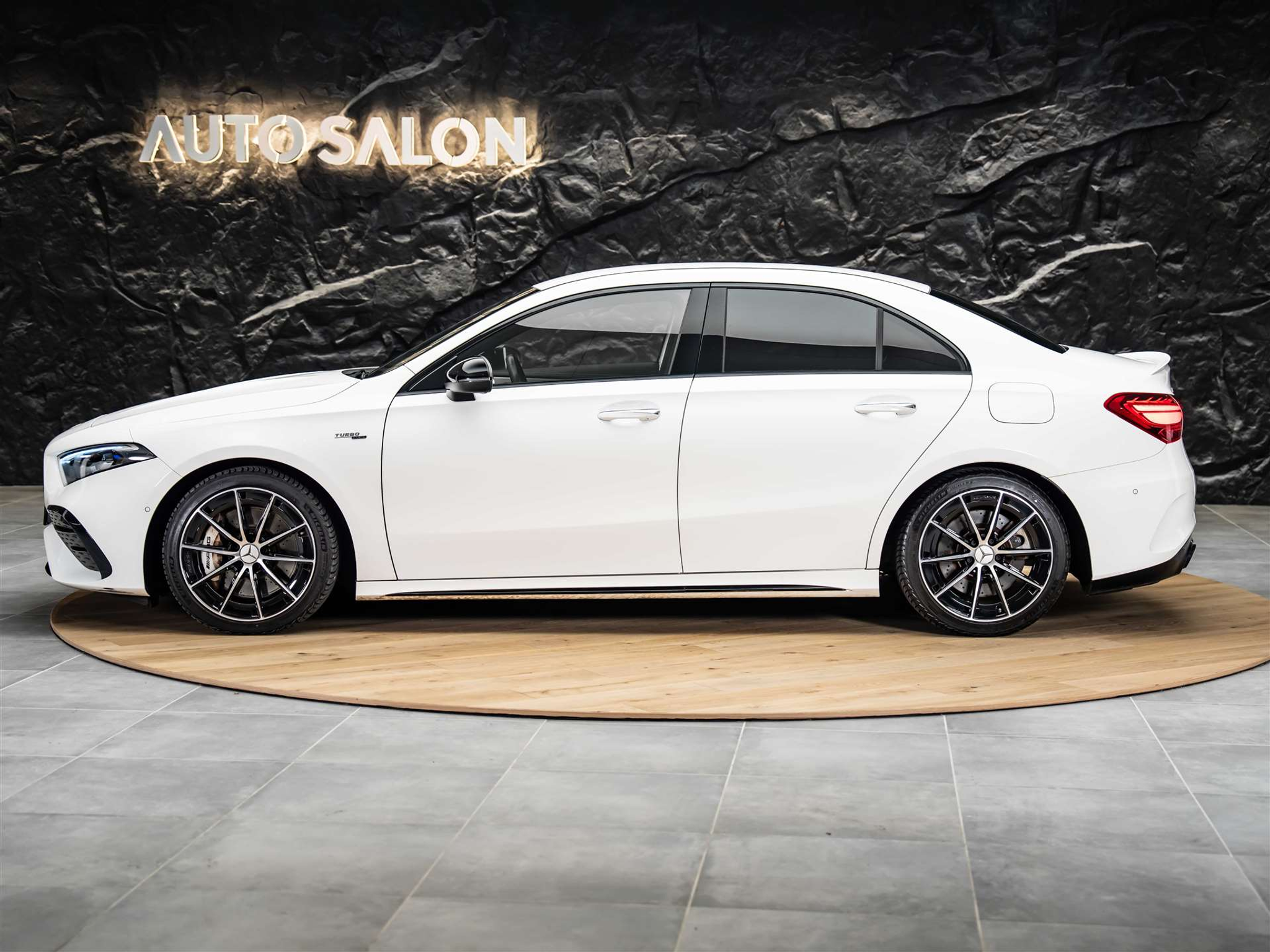 listing desktop thumbnail image 1