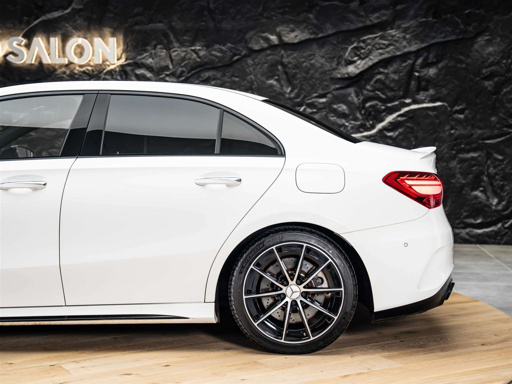 listing desktop thumbnail image 18