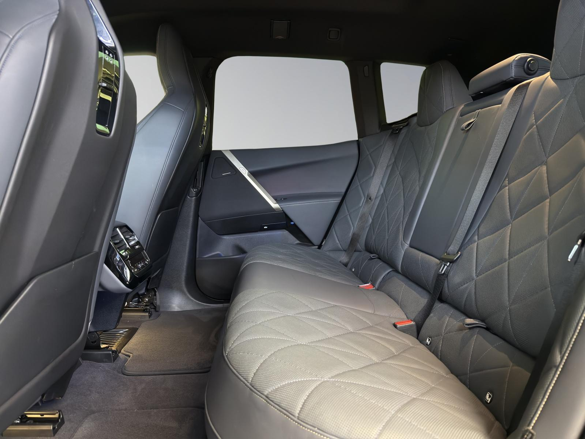 listing desktop thumbnail image 15