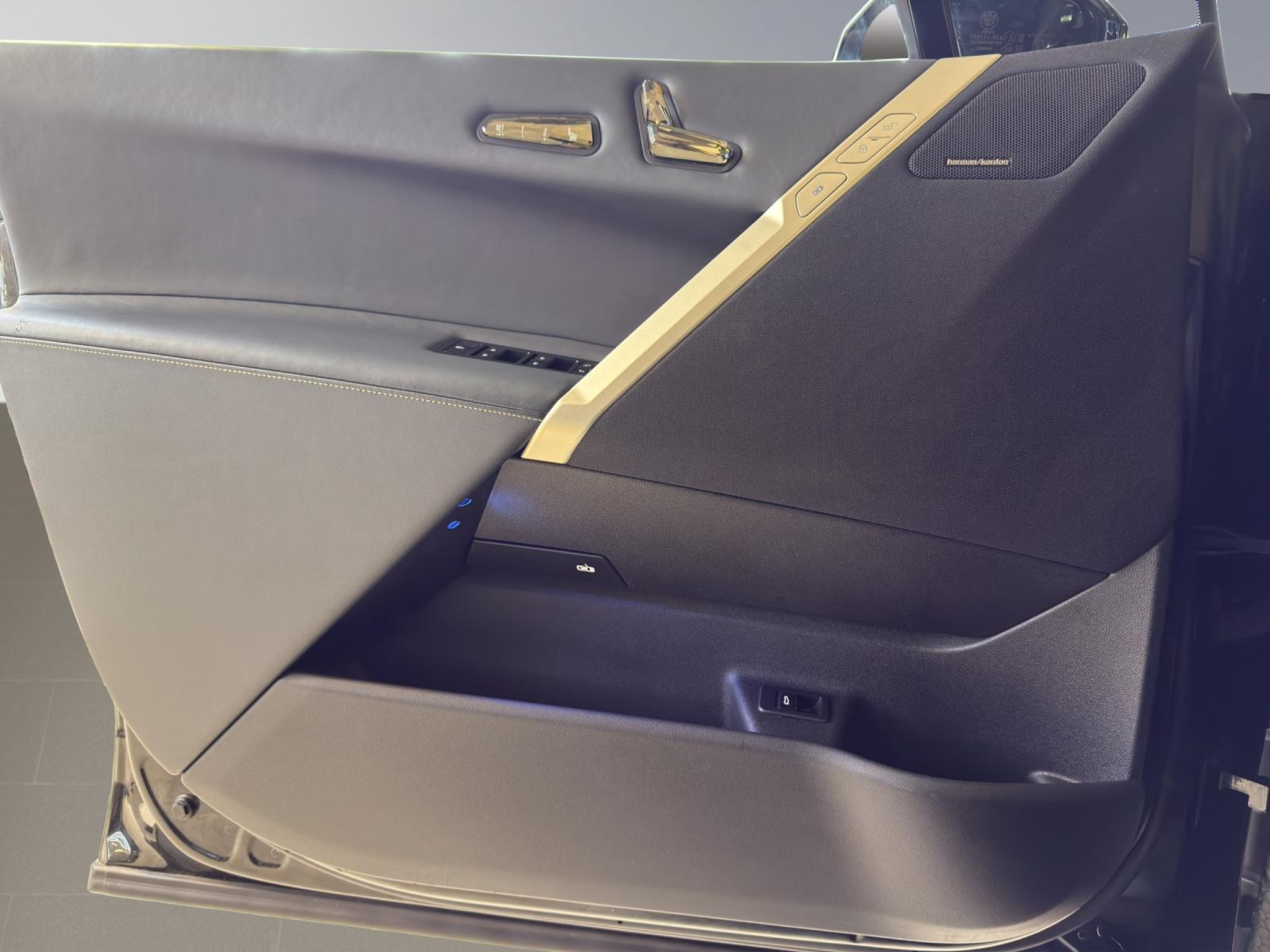 listing desktop thumbnail image 14