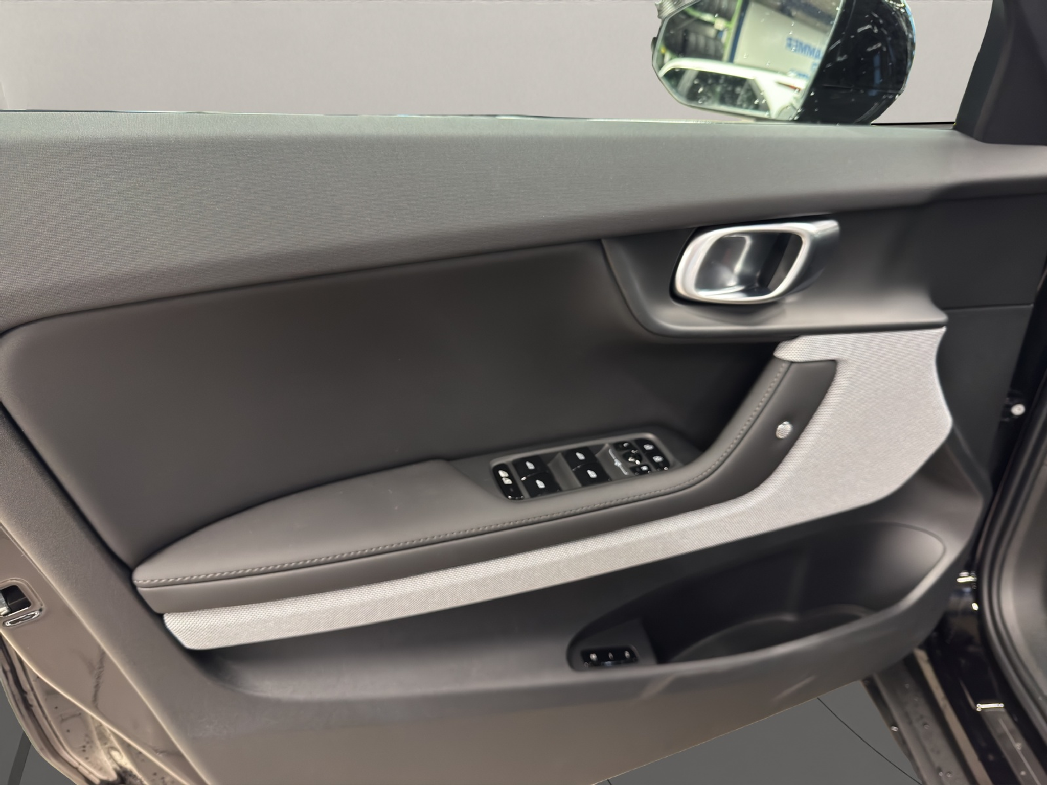 listing desktop thumbnail image 8