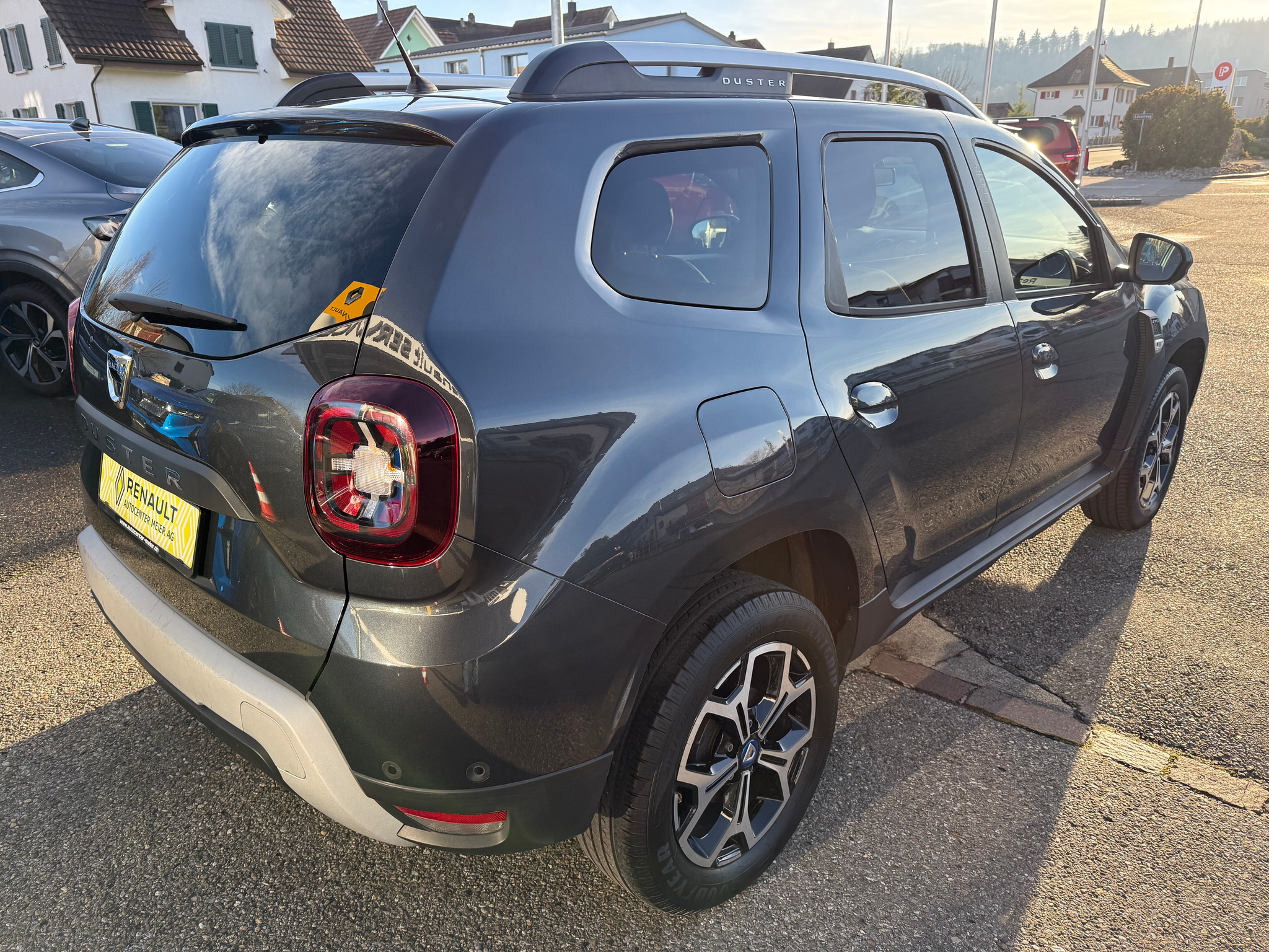 listing desktop thumbnail image 4