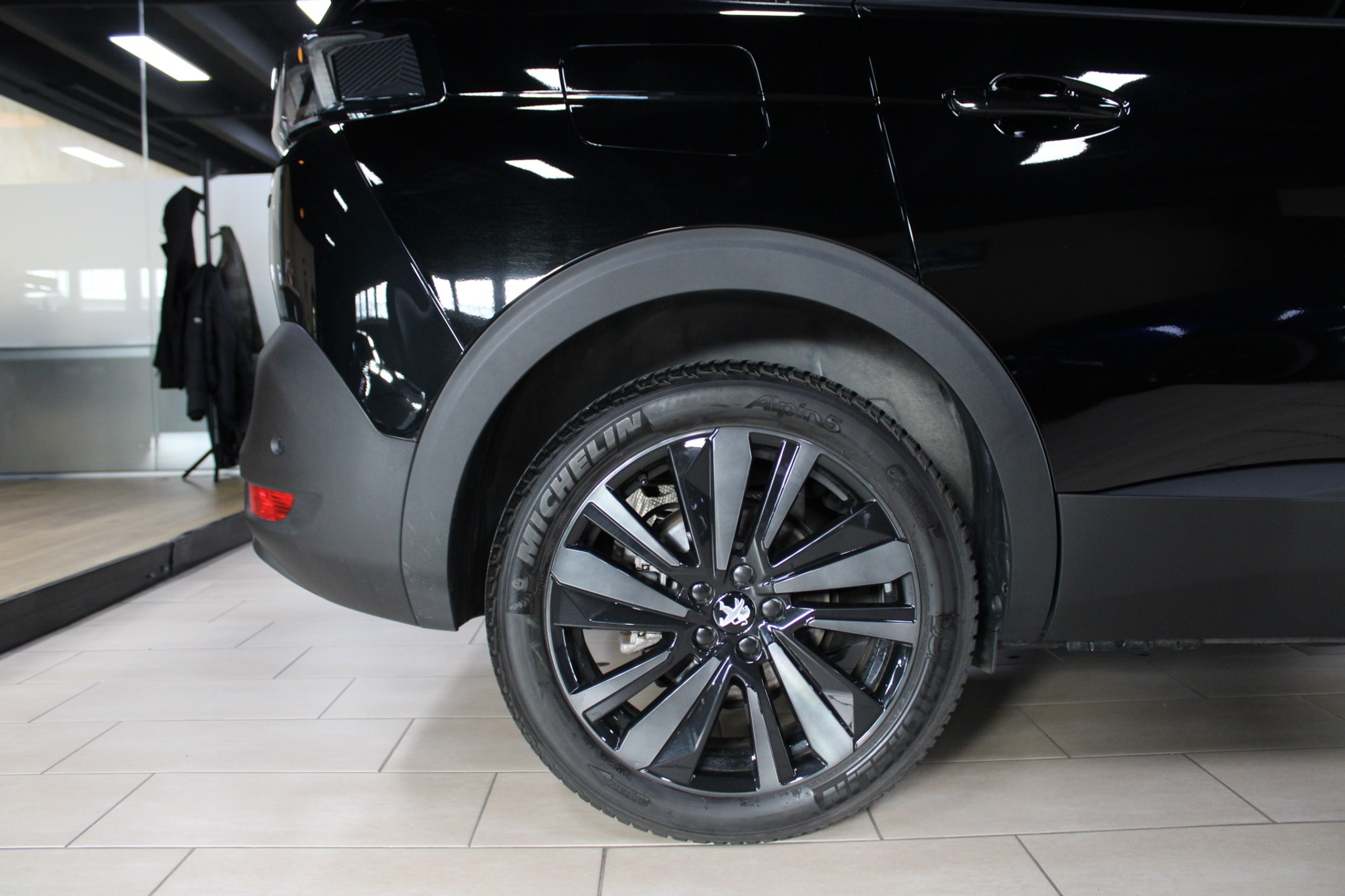 listing desktop thumbnail image 8