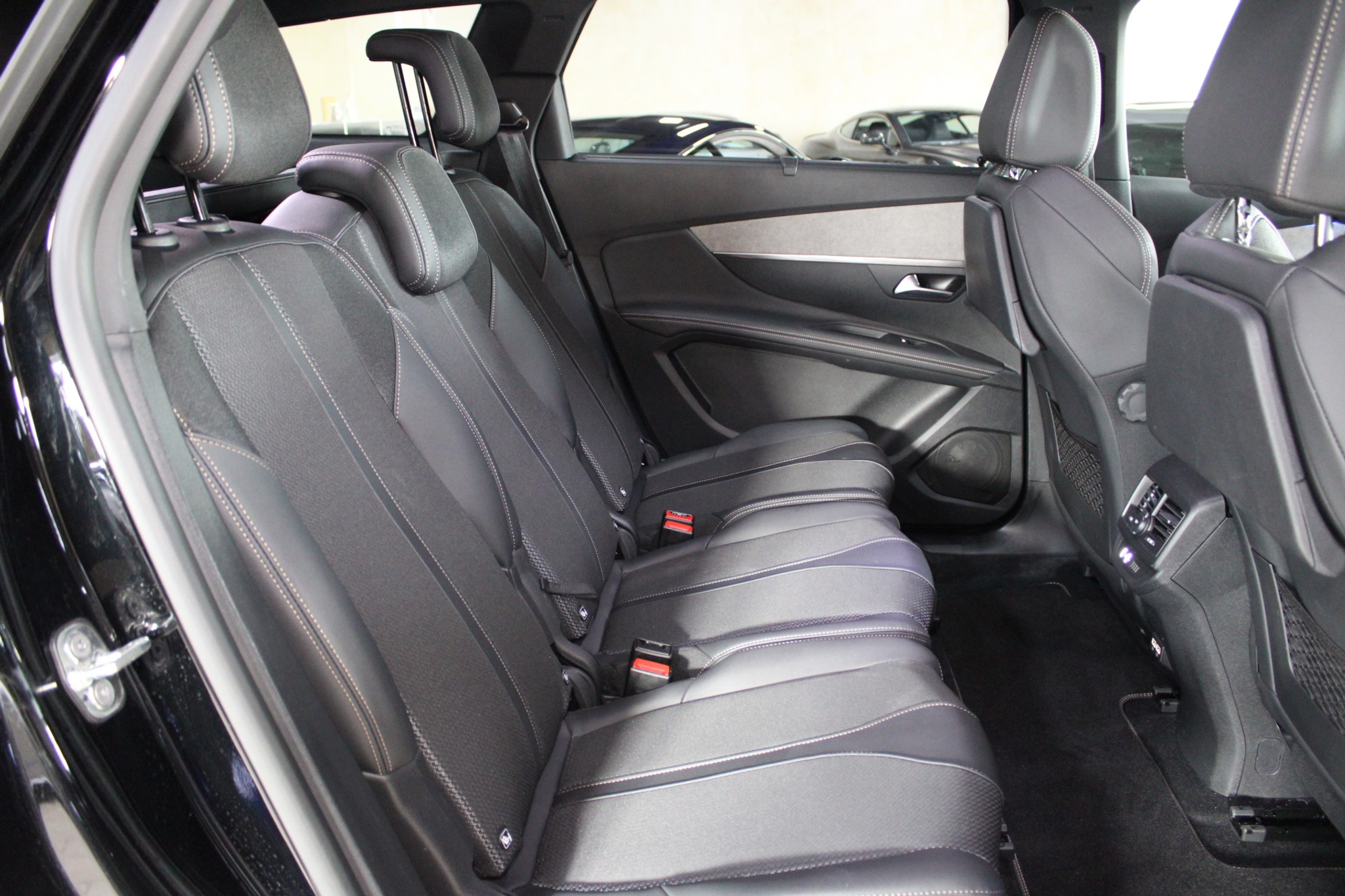 listing desktop thumbnail image 16