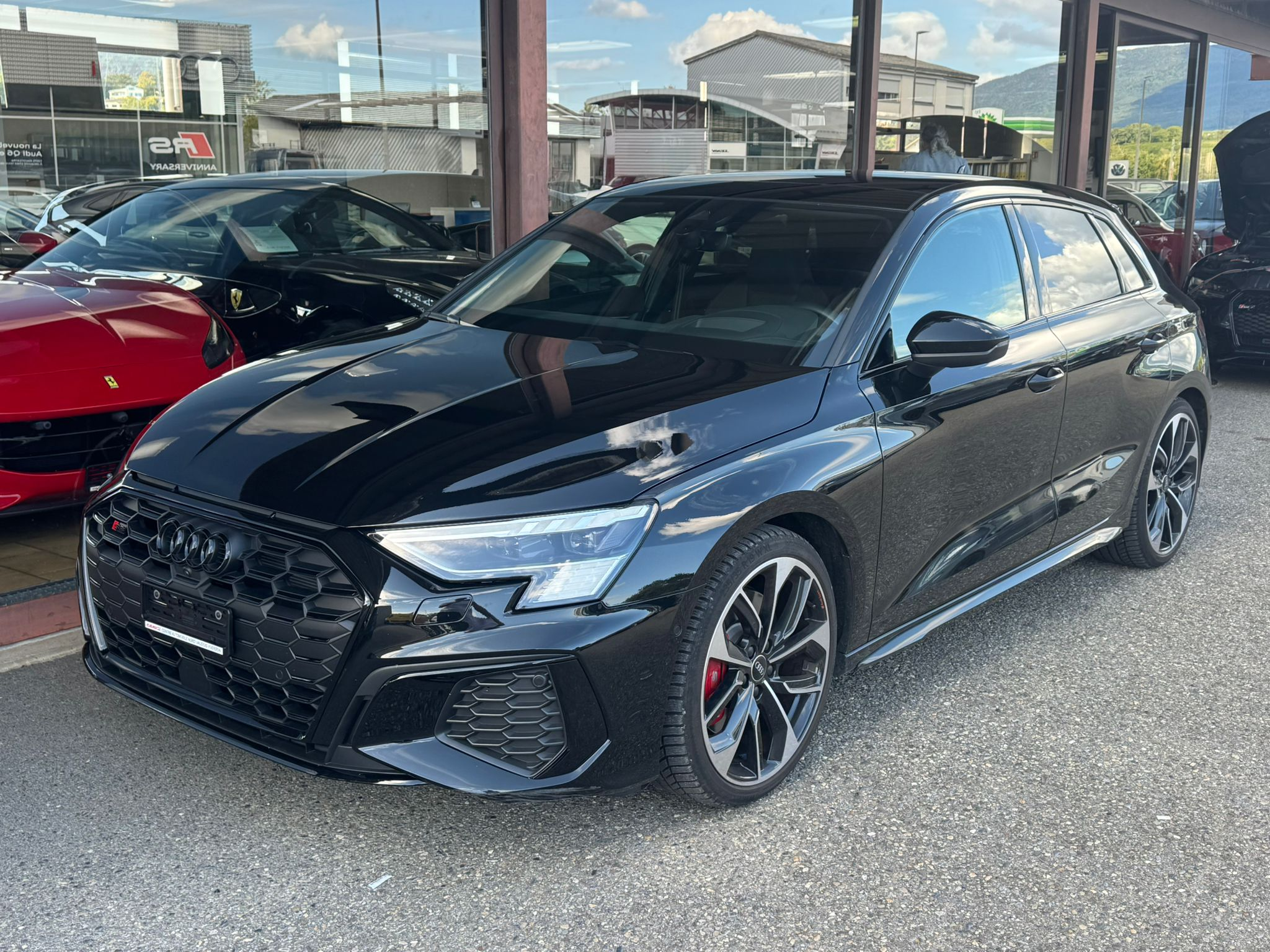 listing desktop thumbnail image 1