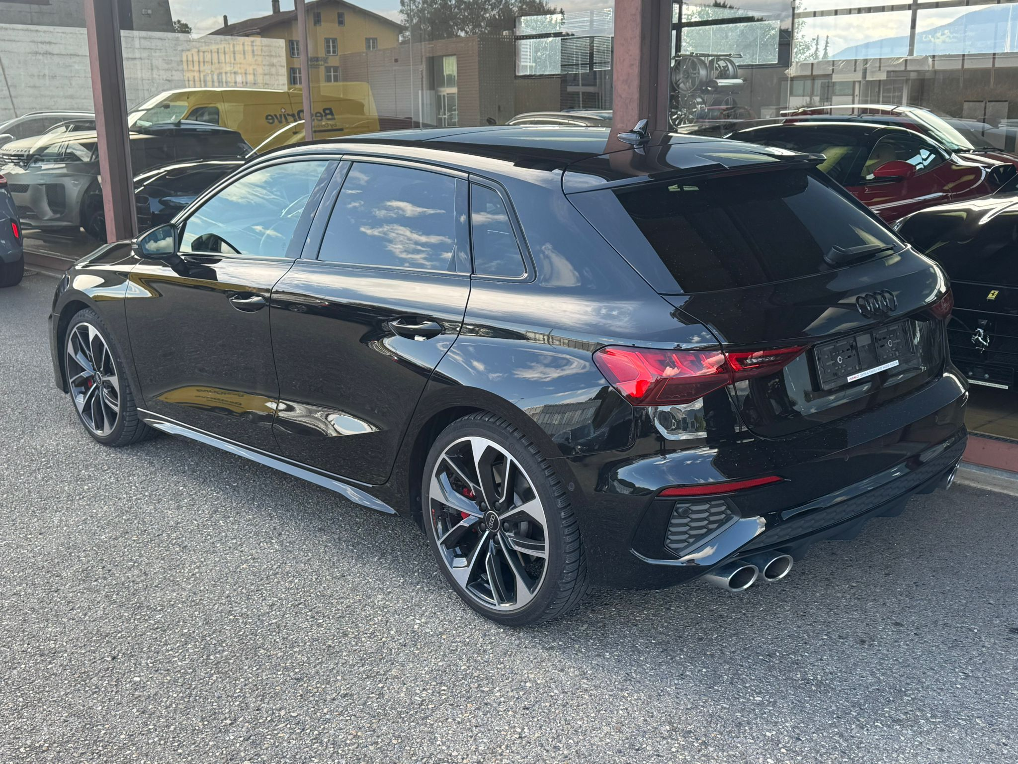 listing desktop thumbnail image 3