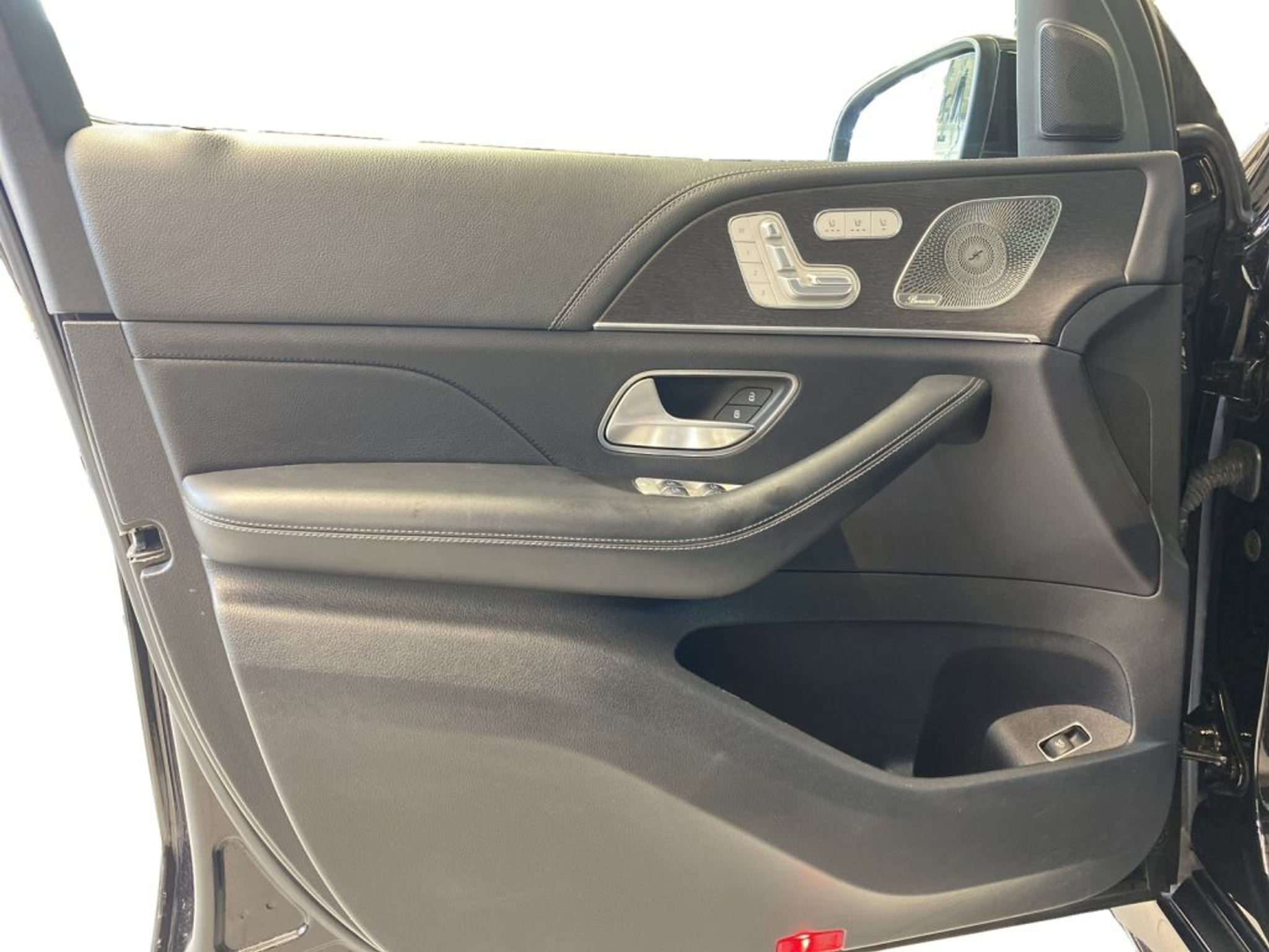 listing desktop thumbnail image 7