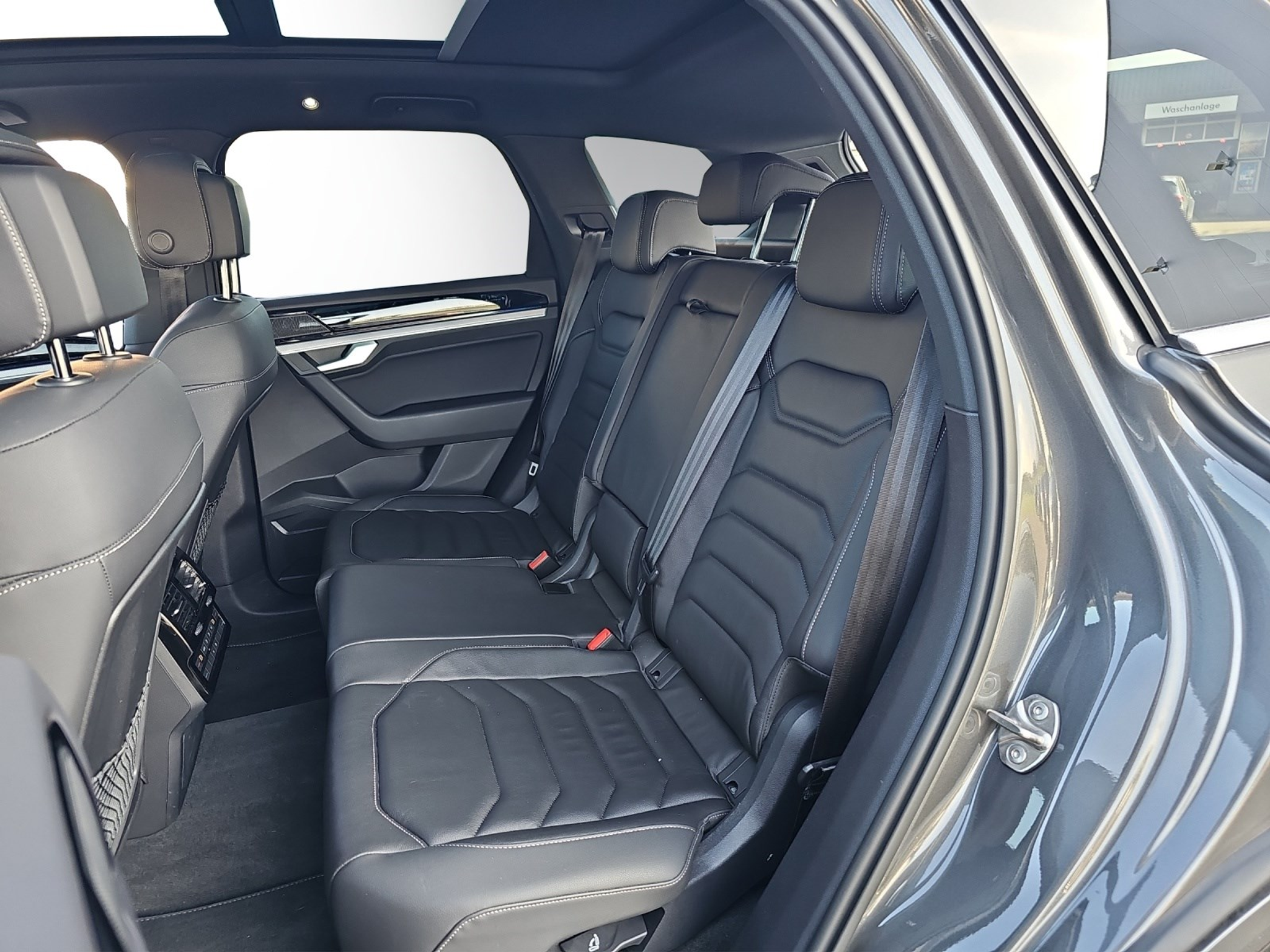 listing desktop thumbnail image 9