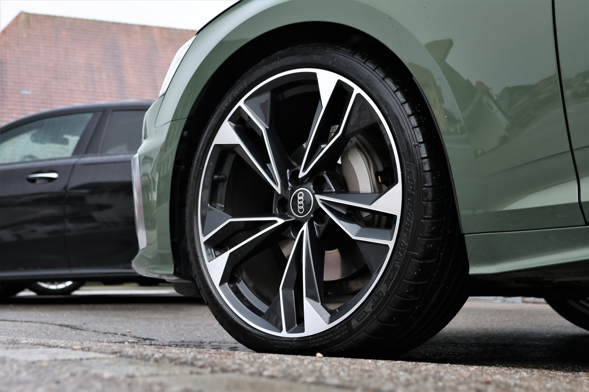 listing desktop thumbnail image 6