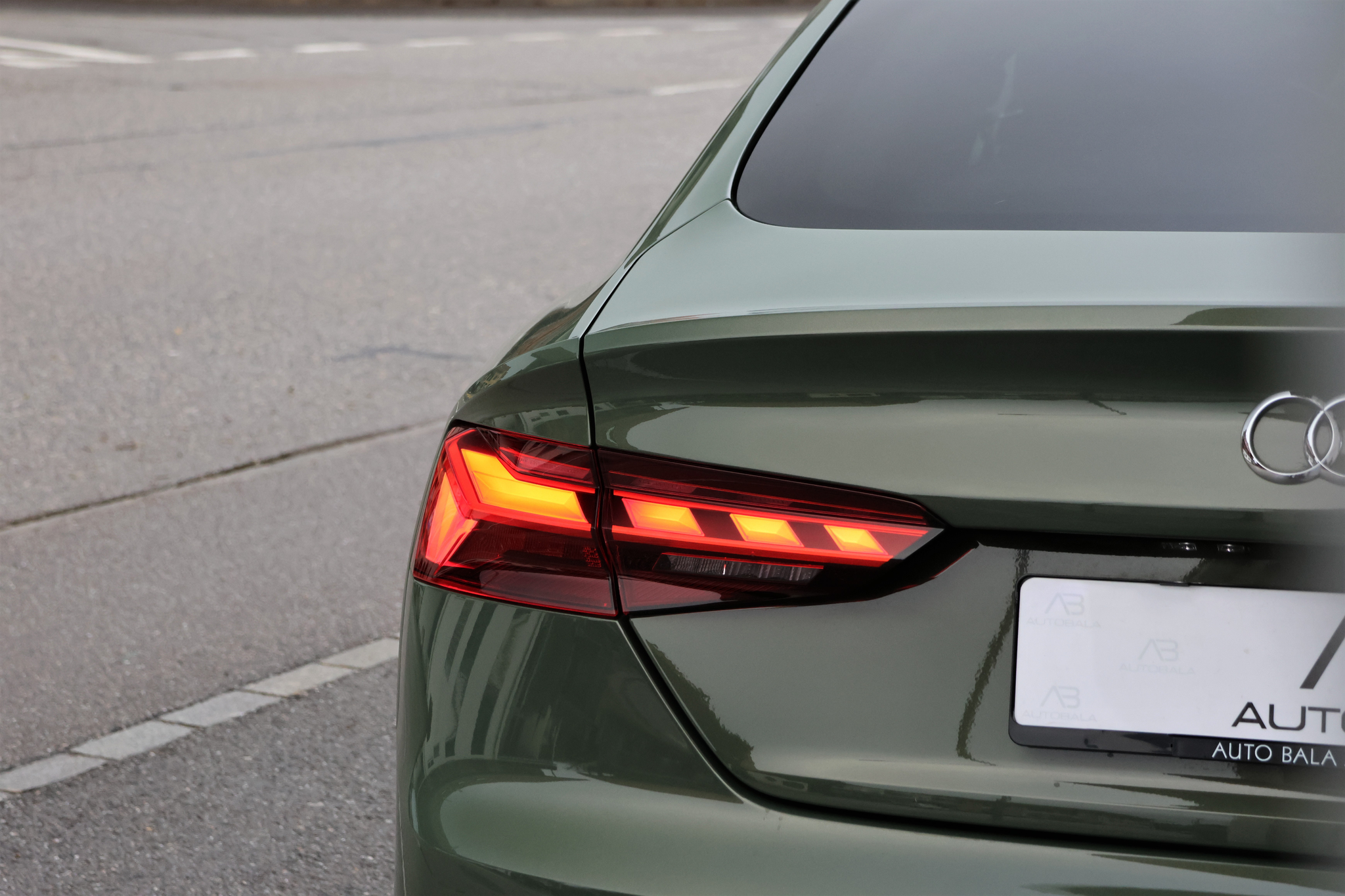 listing desktop thumbnail image 4