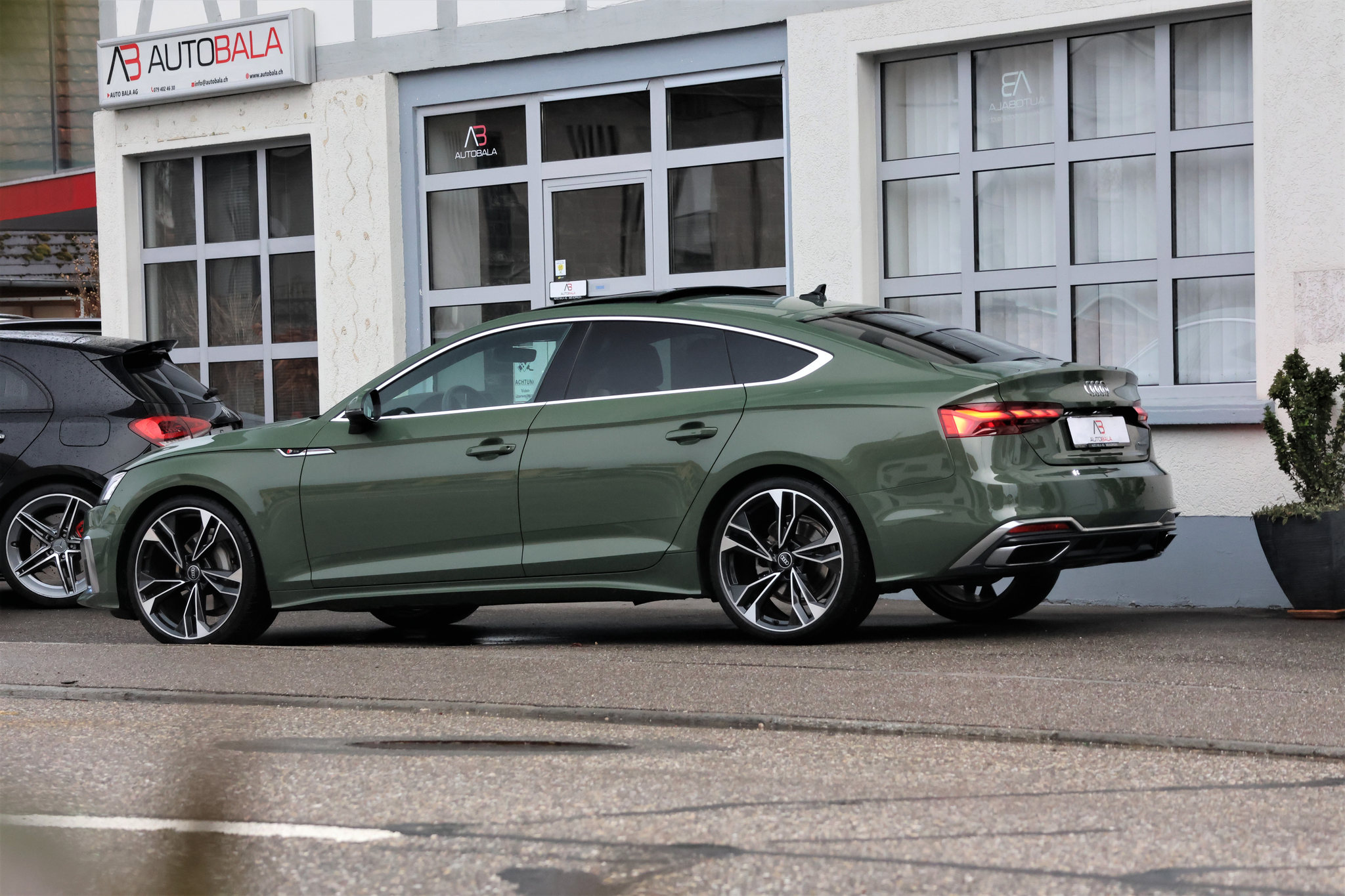 listing desktop thumbnail image 3